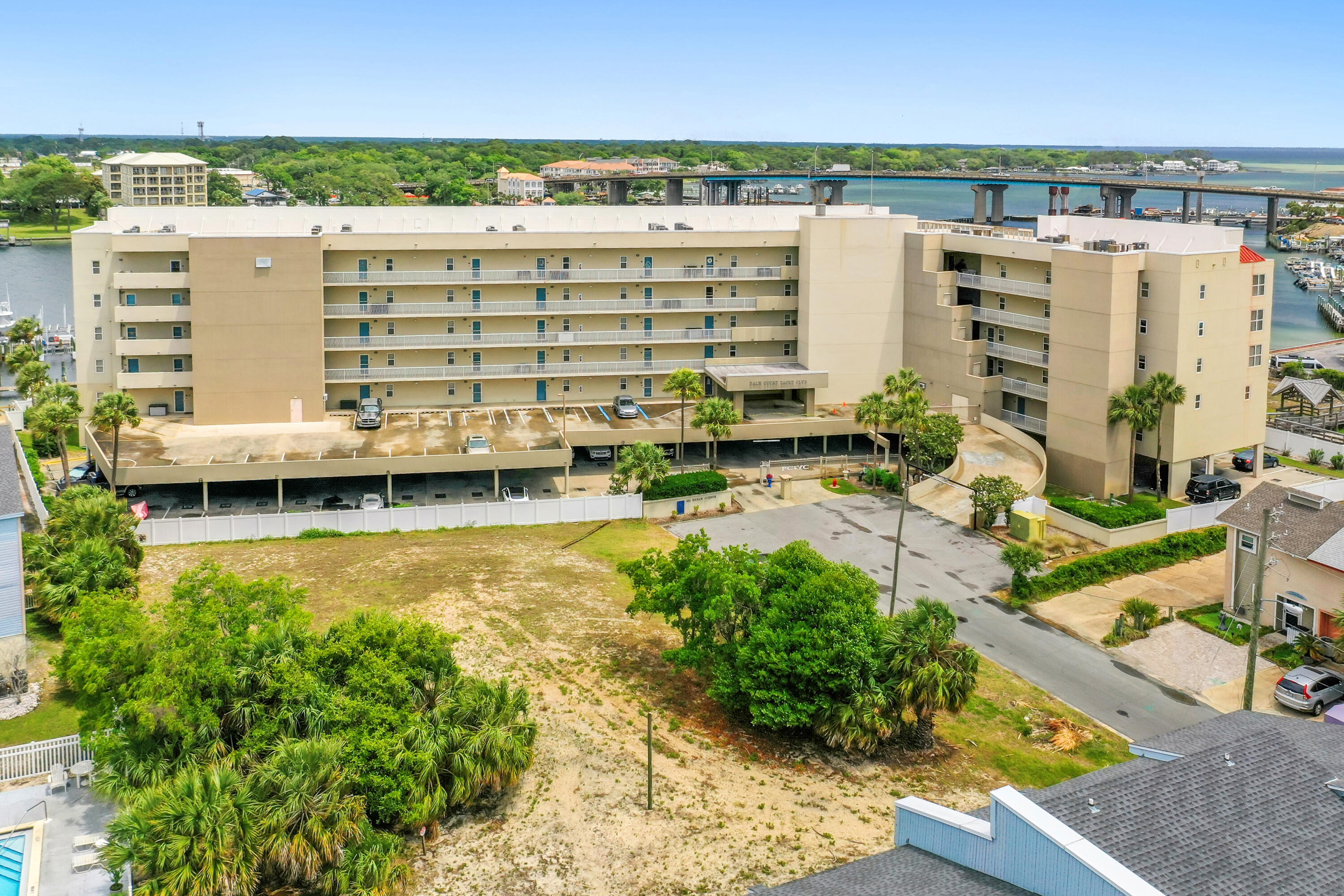 PALM COURT YACHT CLUB - Residential