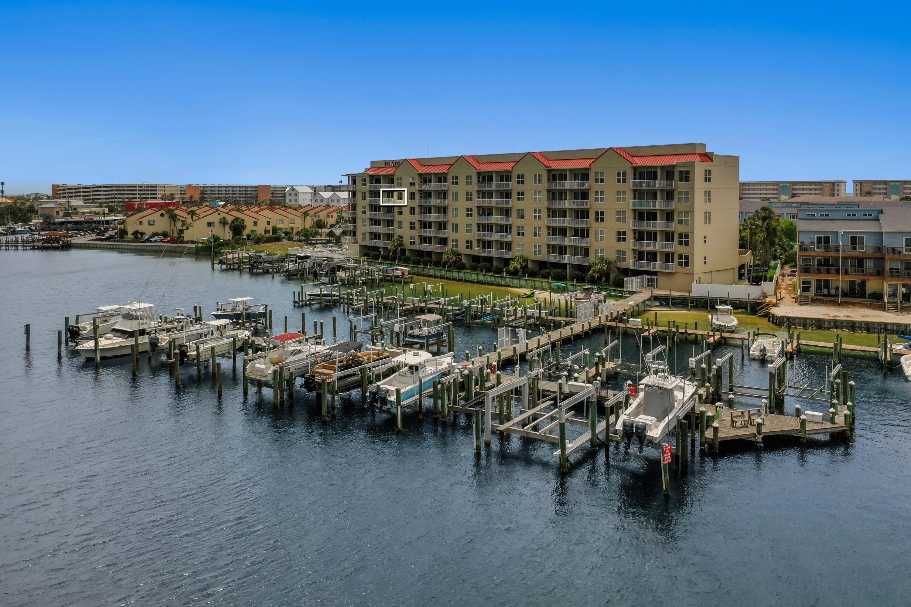 PALM COURT YACHT CLUB - Residential