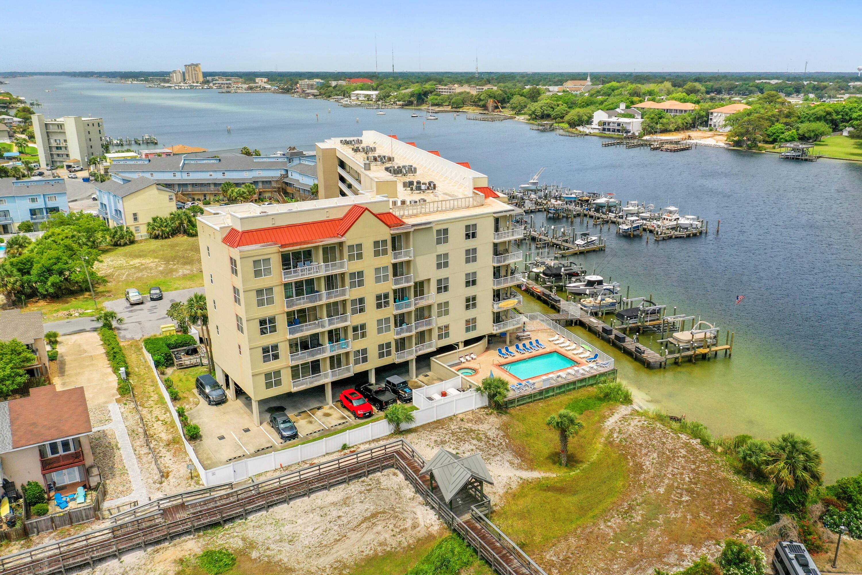 PALM COURT YACHT CLUB - Residential