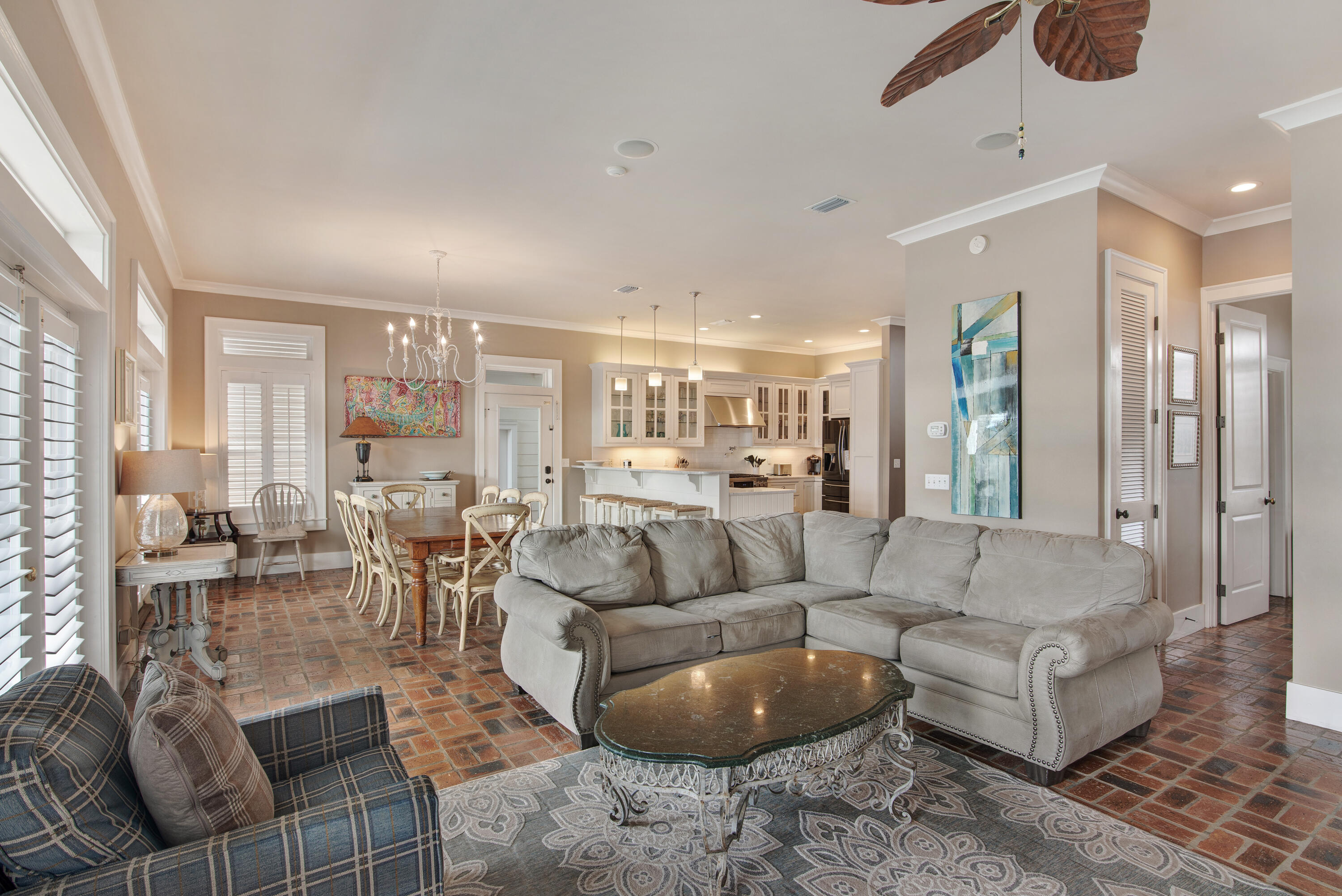 CRYSTAL SHORES - Residential