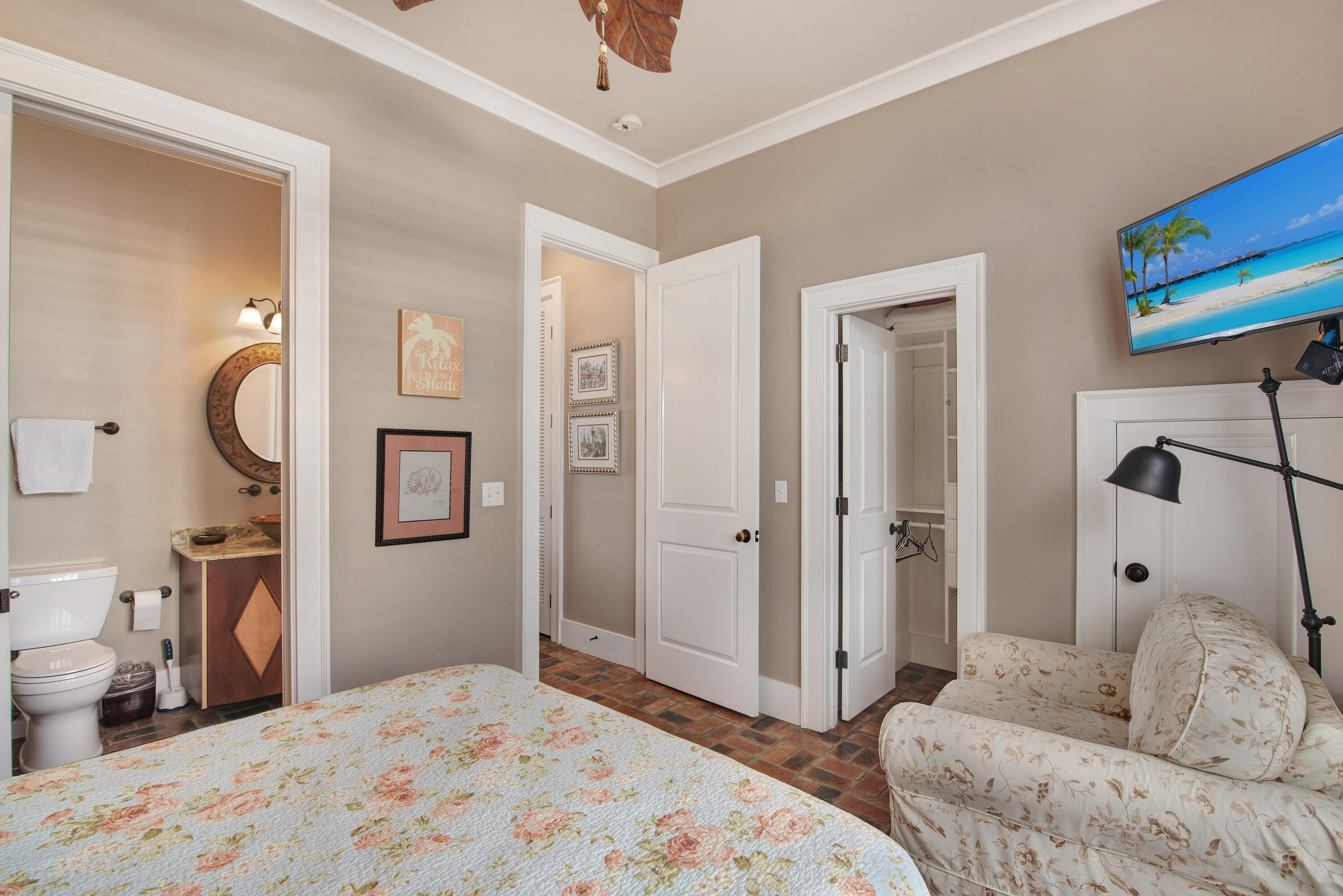 CRYSTAL SHORES - Residential