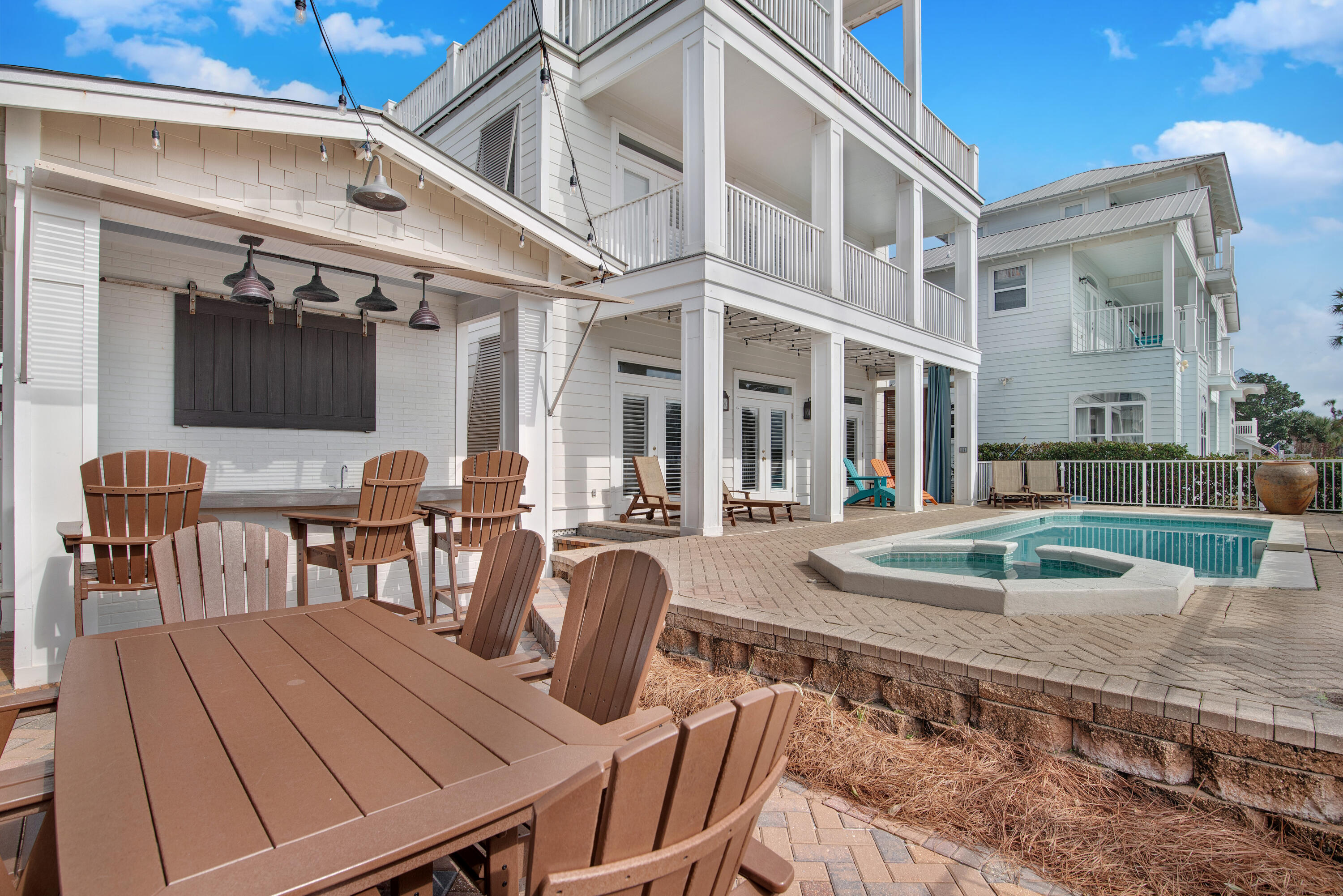 CRYSTAL SHORES - Residential