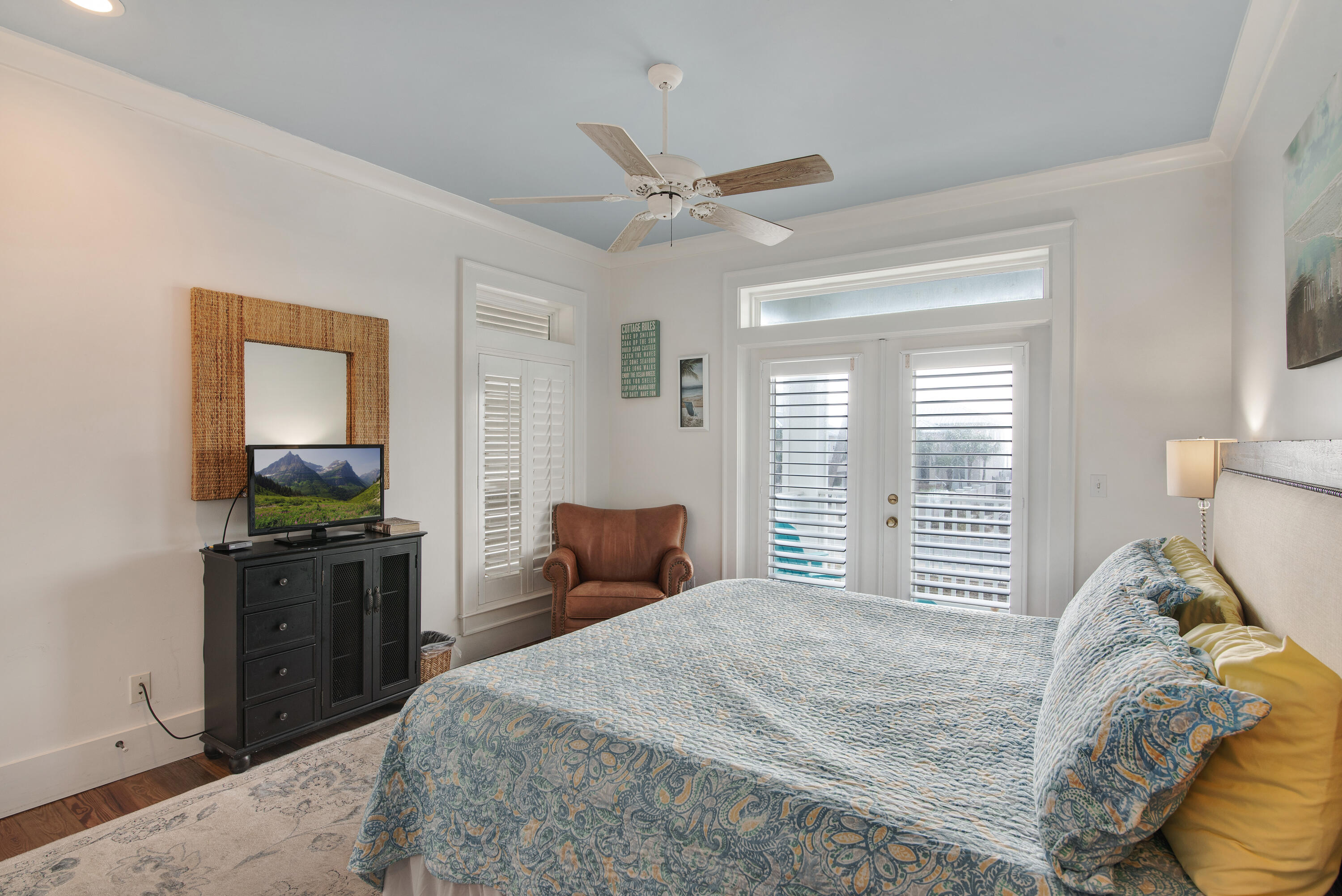 CRYSTAL SHORES - Residential