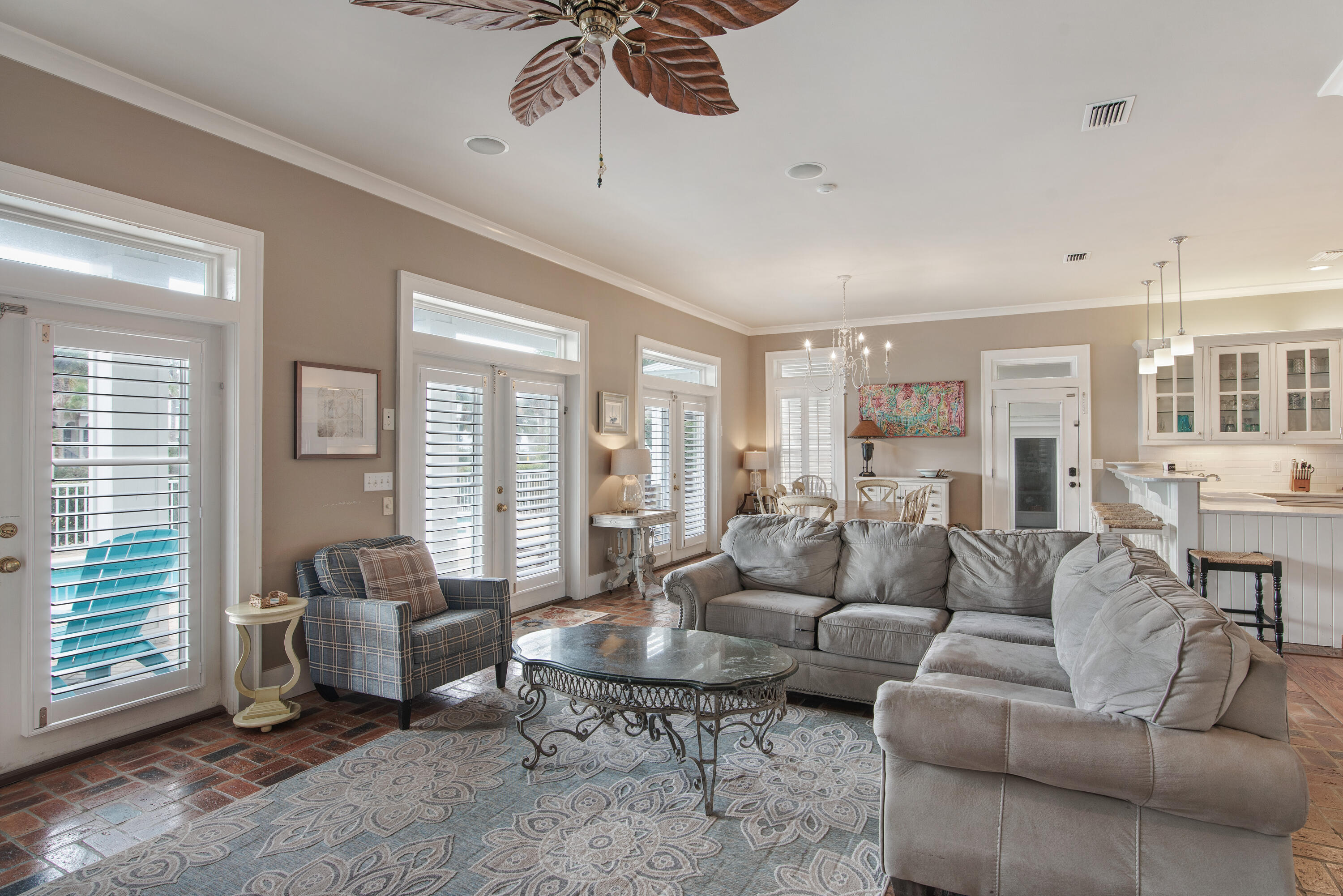 CRYSTAL SHORES - Residential