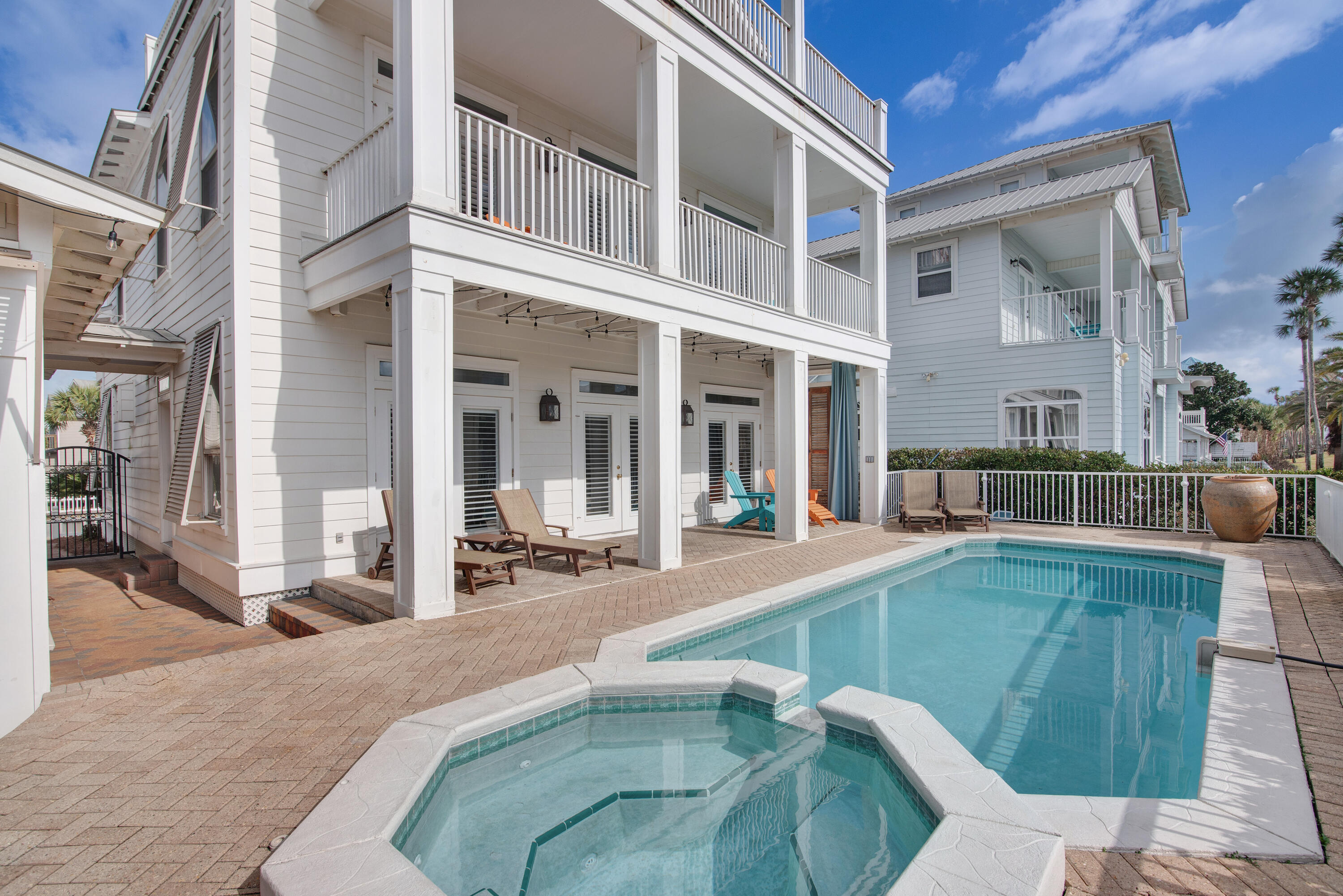 CRYSTAL SHORES - Residential