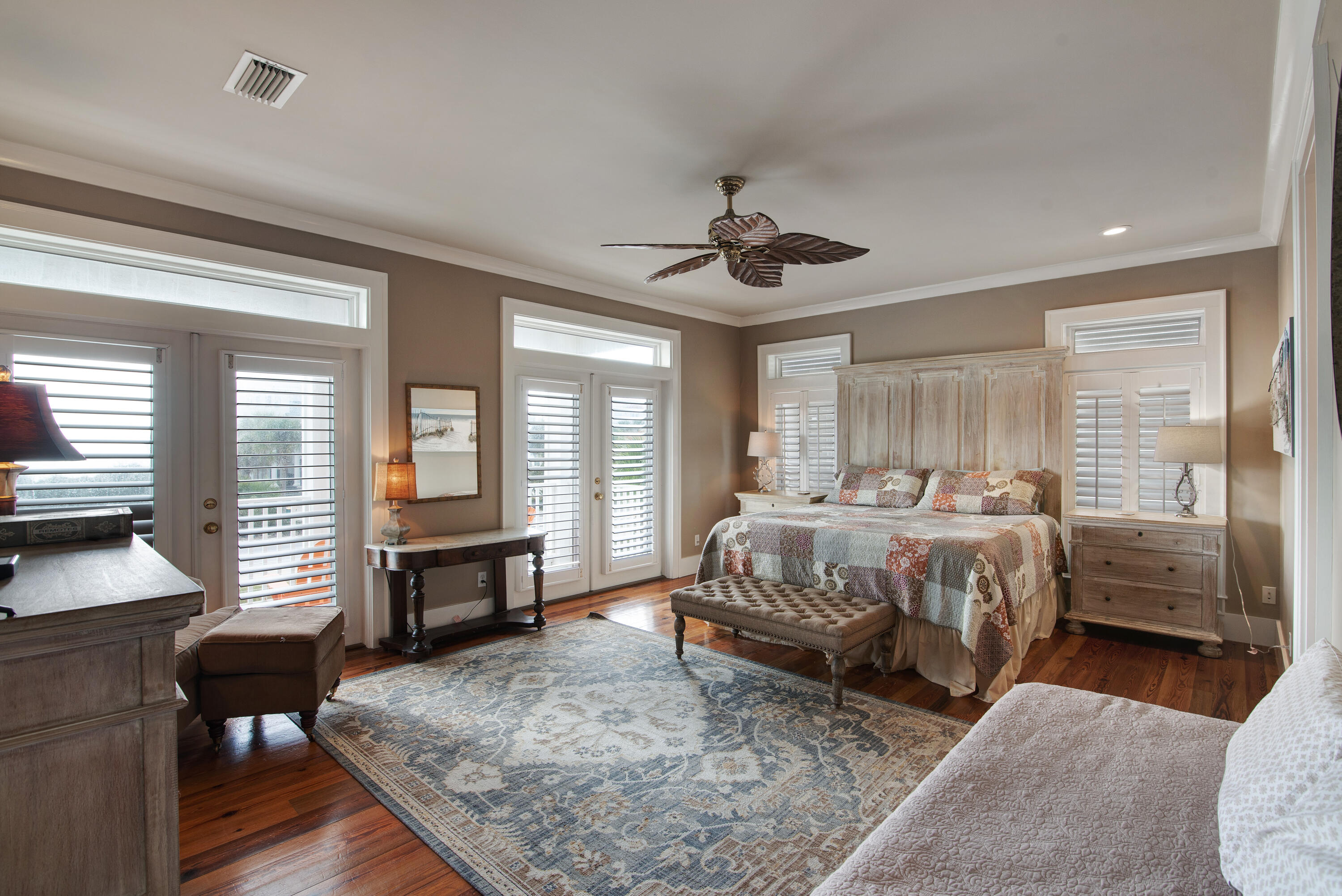 CRYSTAL SHORES - Residential