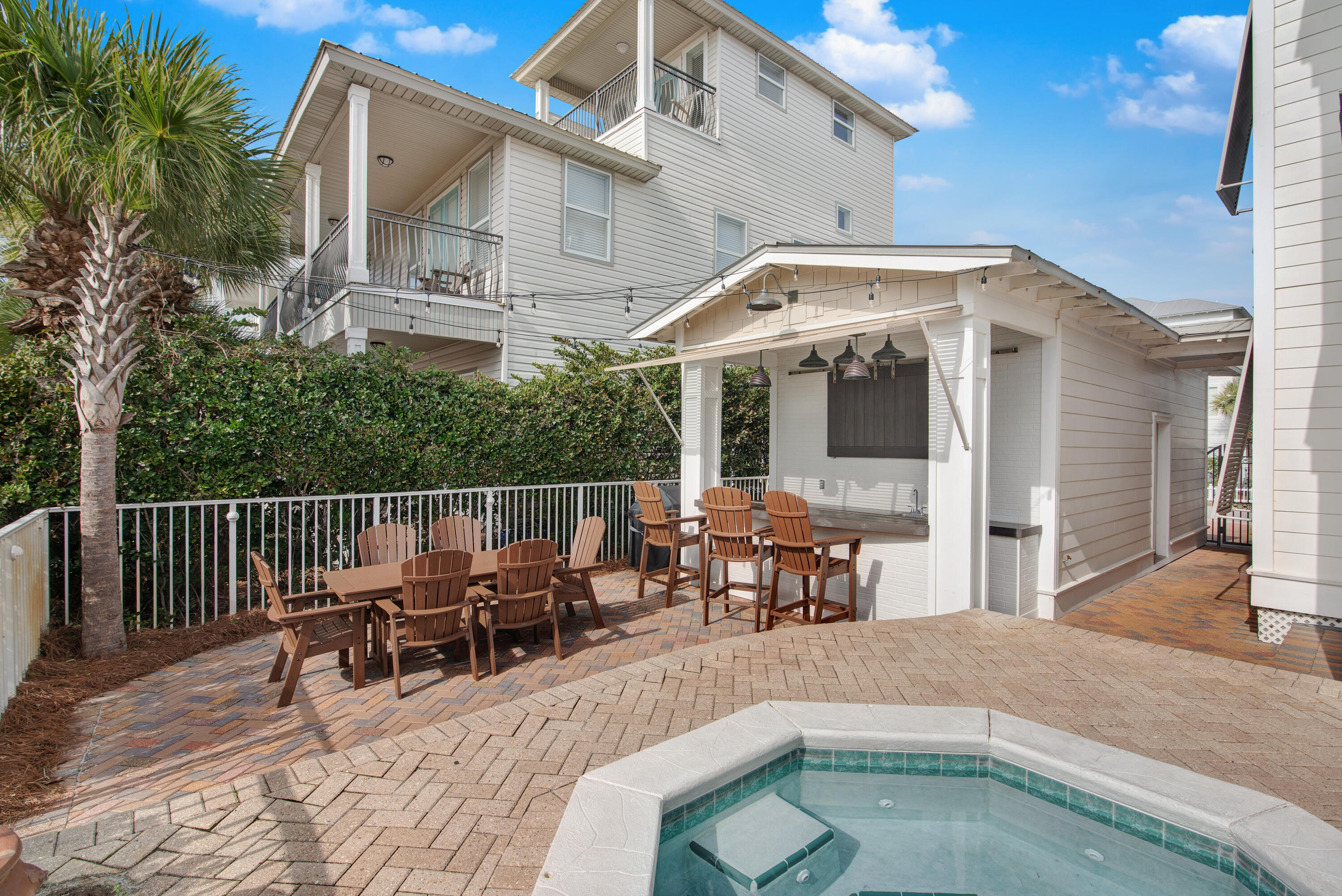 CRYSTAL SHORES - Residential