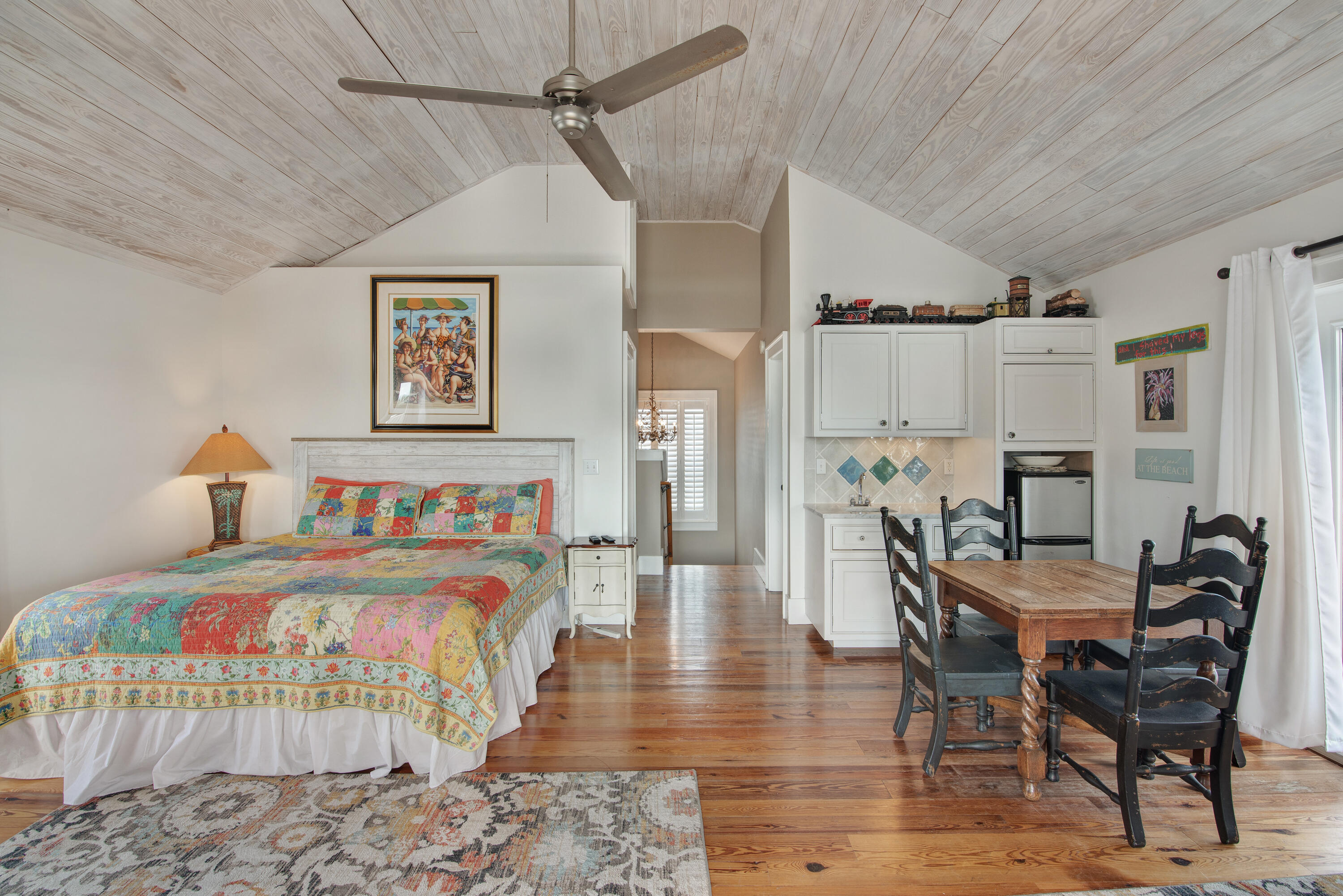 CRYSTAL SHORES - Residential