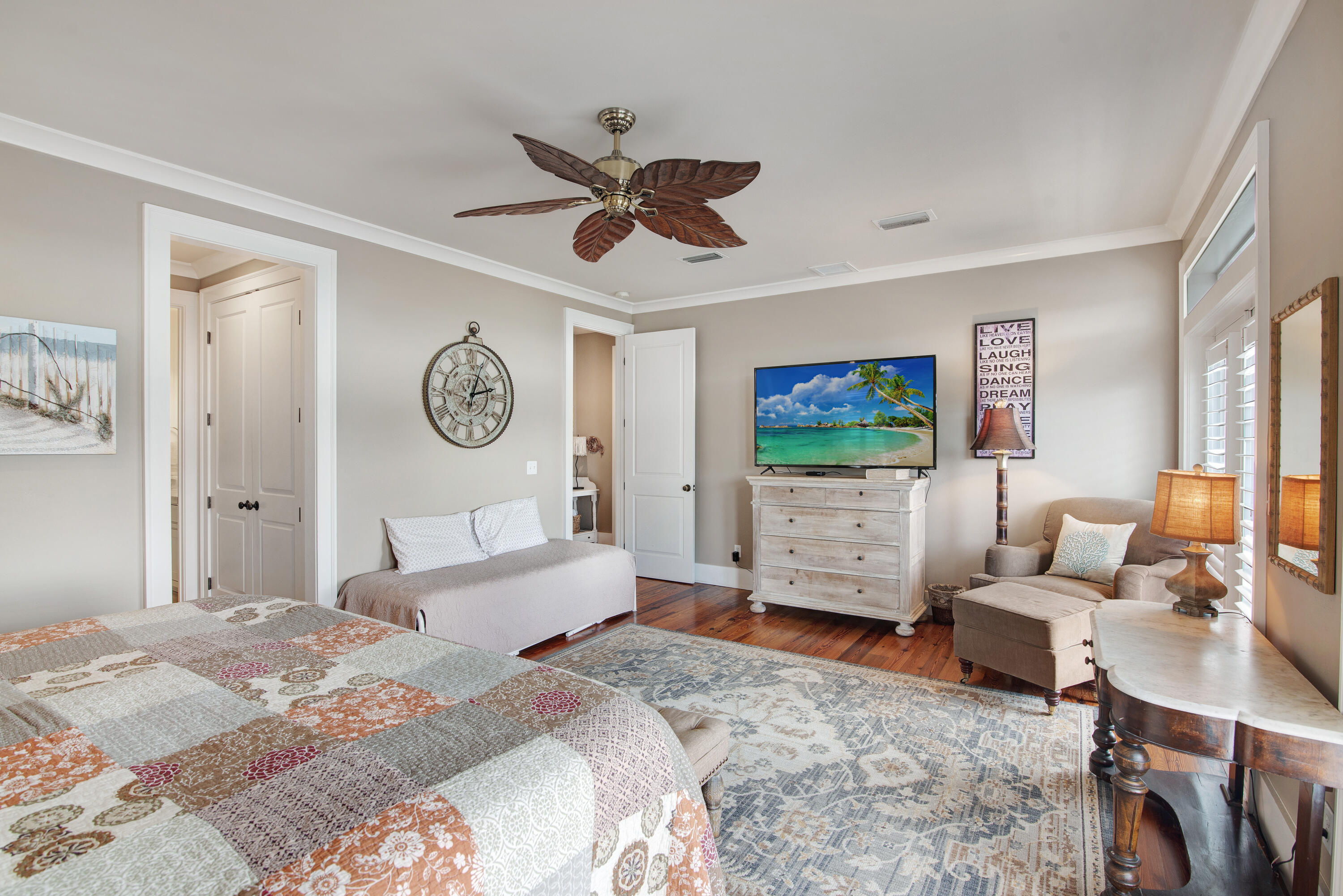 CRYSTAL SHORES - Residential