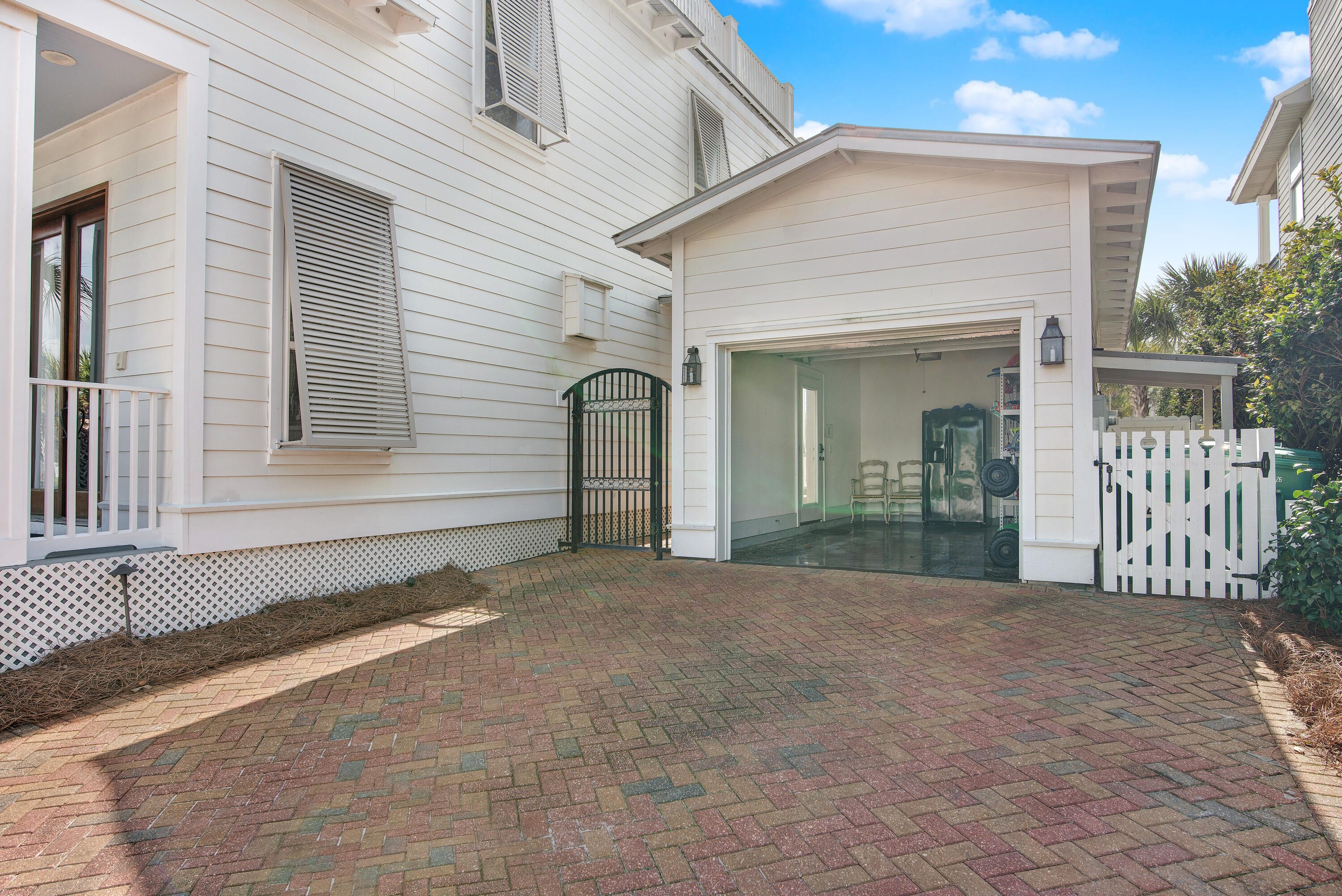 CRYSTAL SHORES - Residential