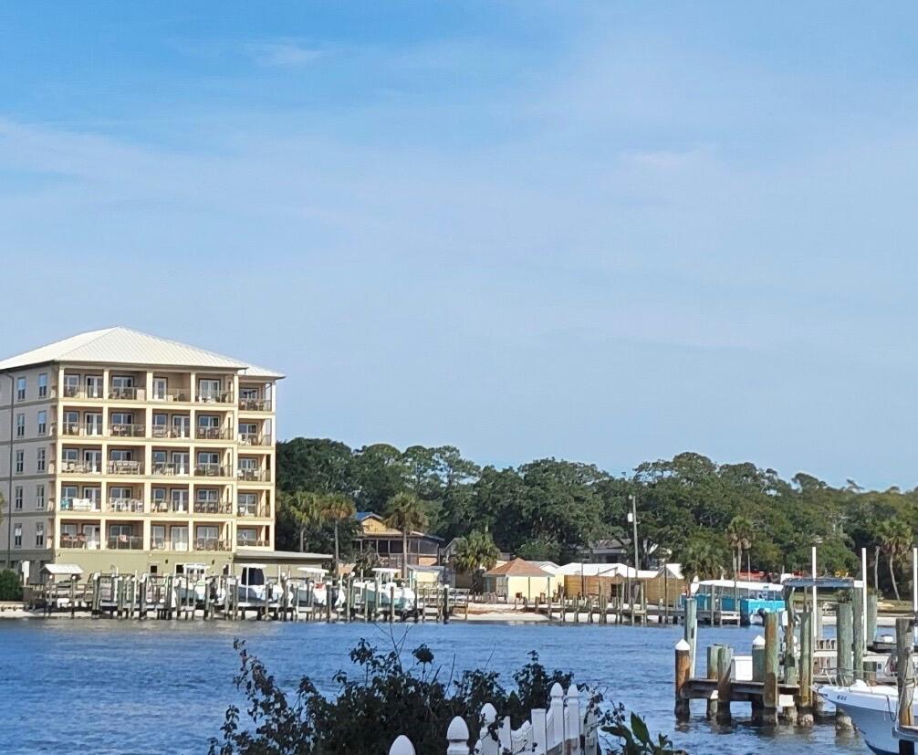 COMMODORES LANDING - Residential