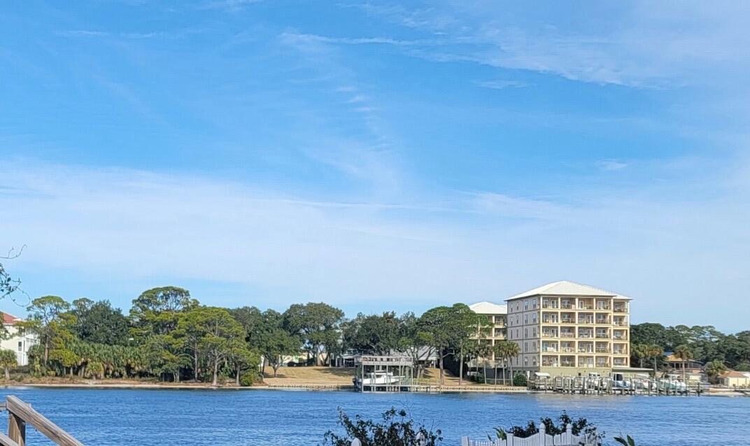 COMMODORES LANDING - Residential