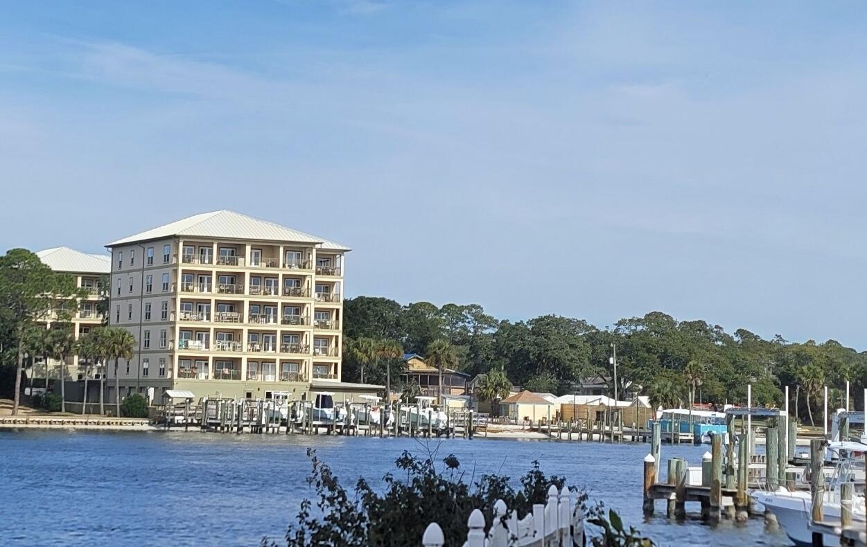 COMMODORES LANDING - Residential