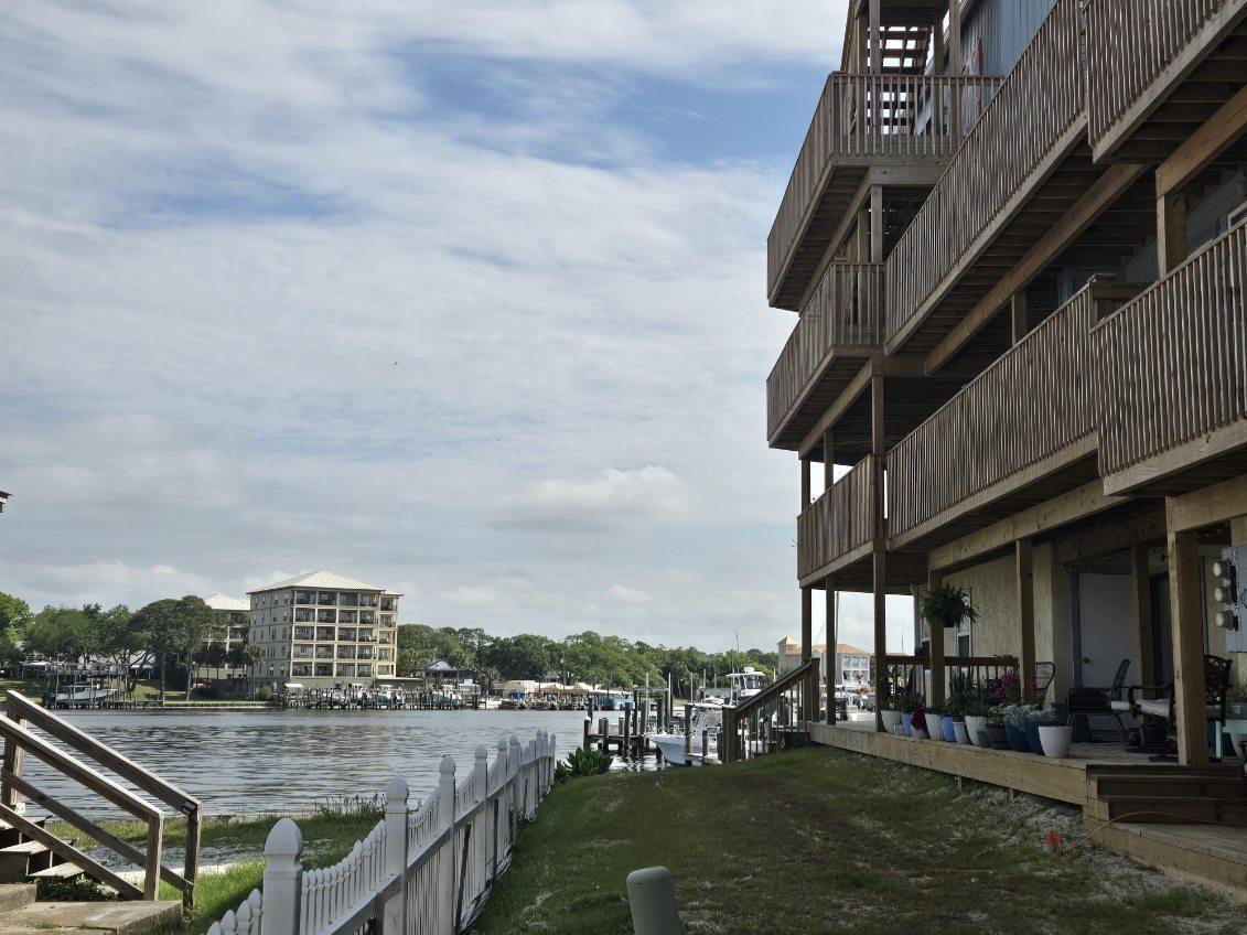 COMMODORES LANDING - Residential