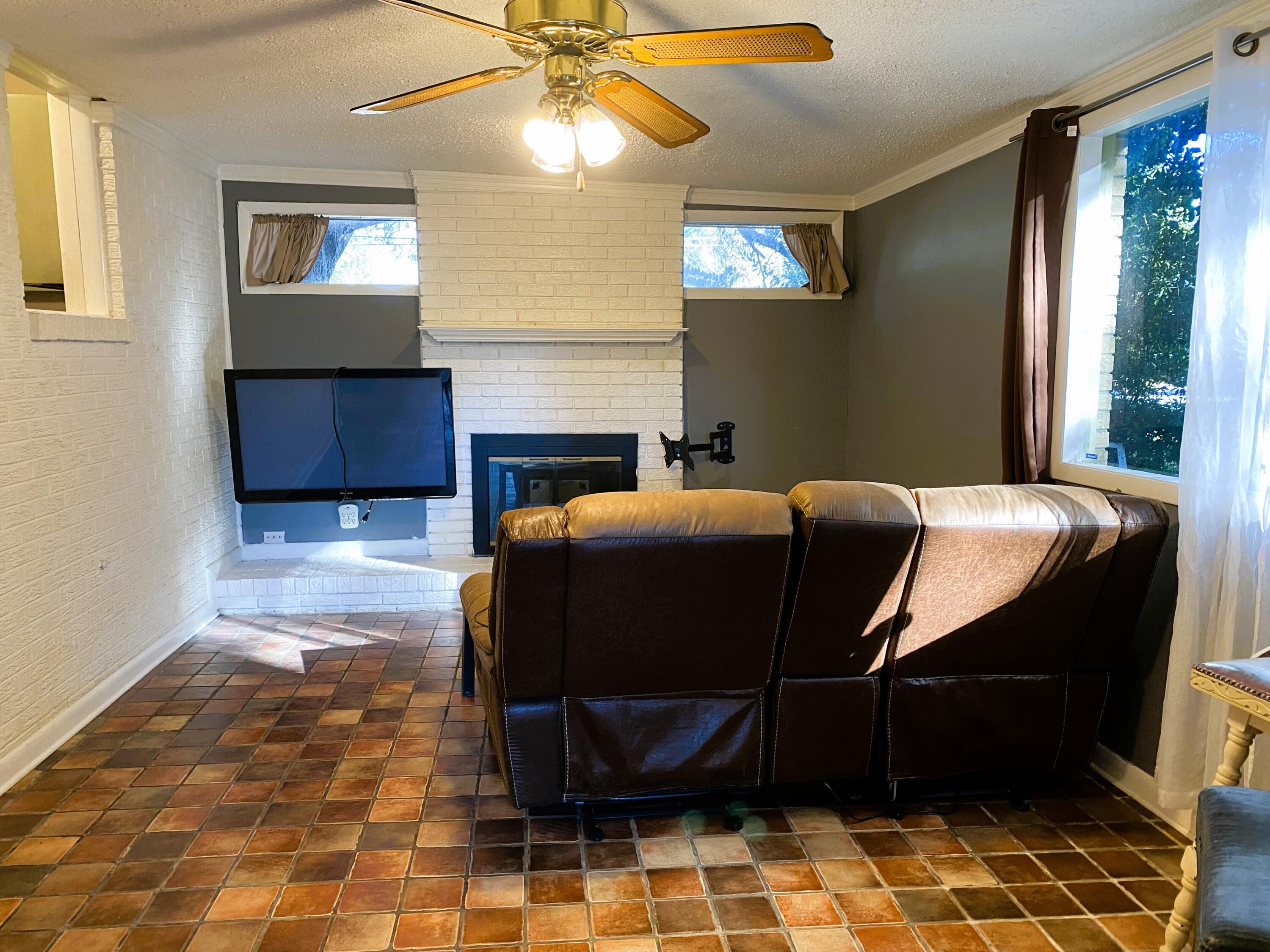 ELLIOTTS POINT 10TH ADDN - Residential