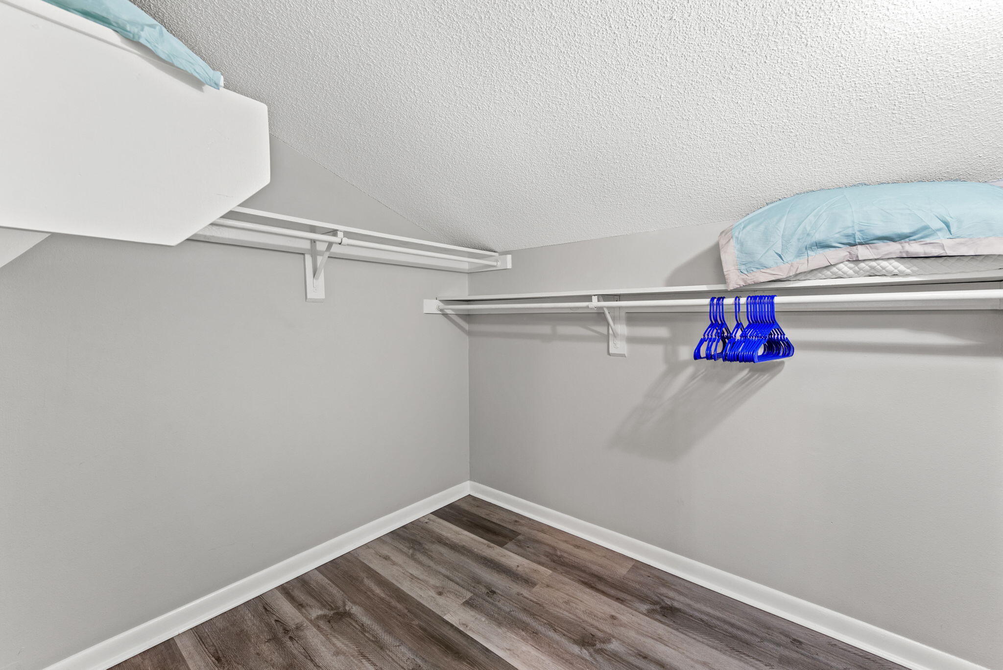 VIKING MANOR PH 1 - Residential