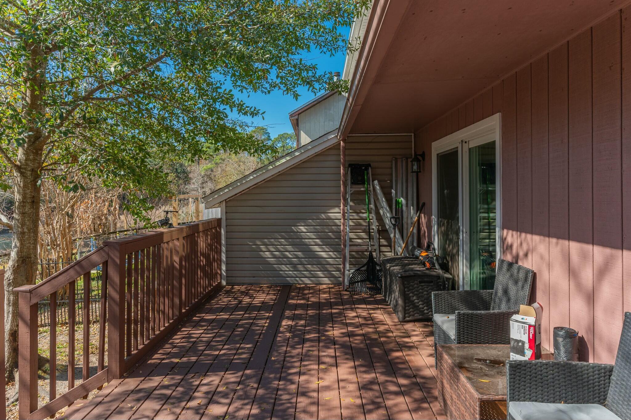 CLOVERDALE LAKE - Residential