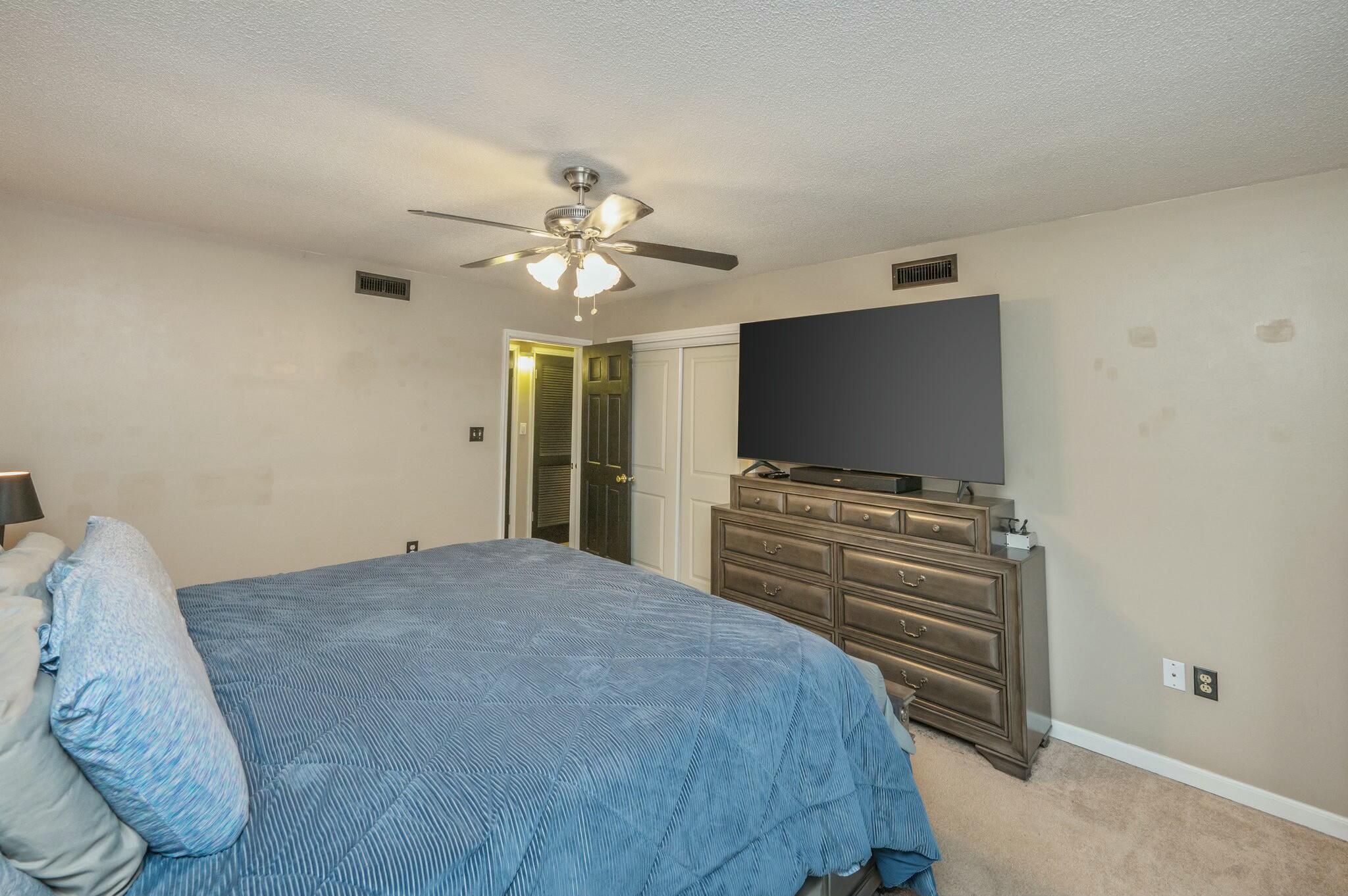 CLOVERDALE LAKE - Residential