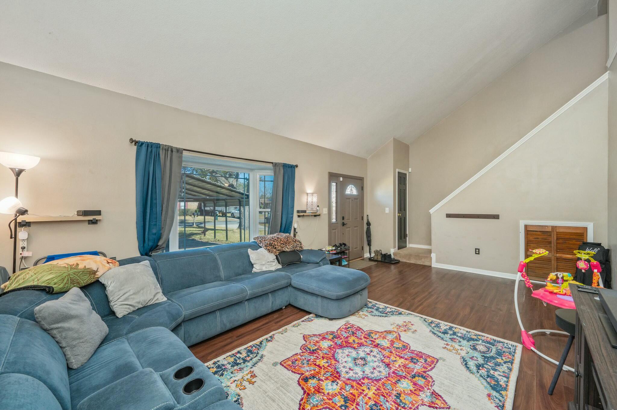 CLOVERDALE LAKE - Residential
