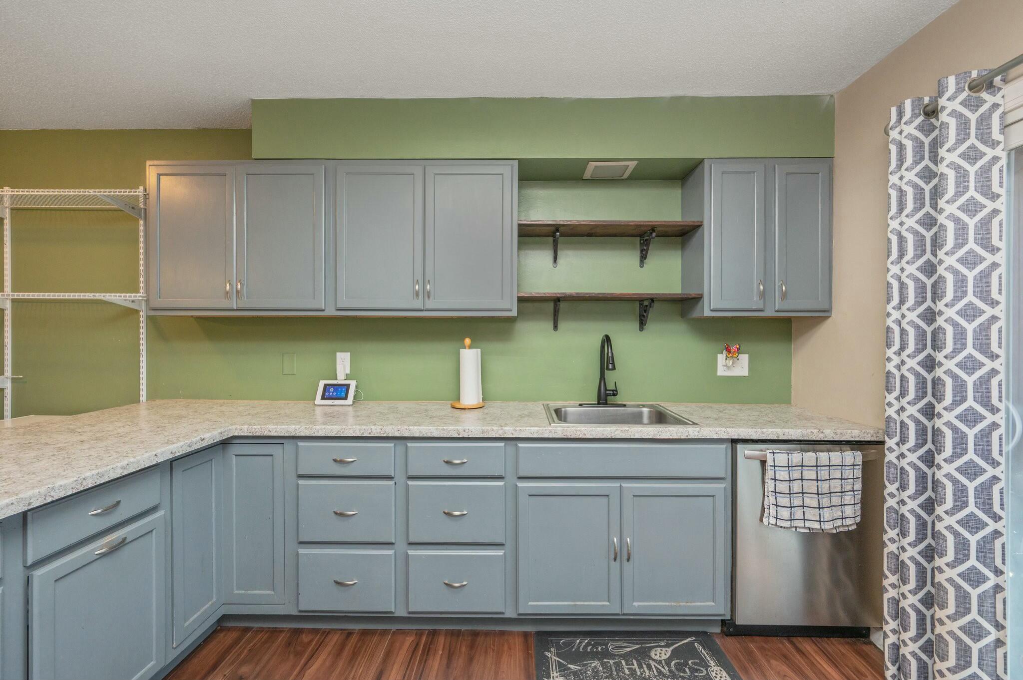CLOVERDALE LAKE - Residential