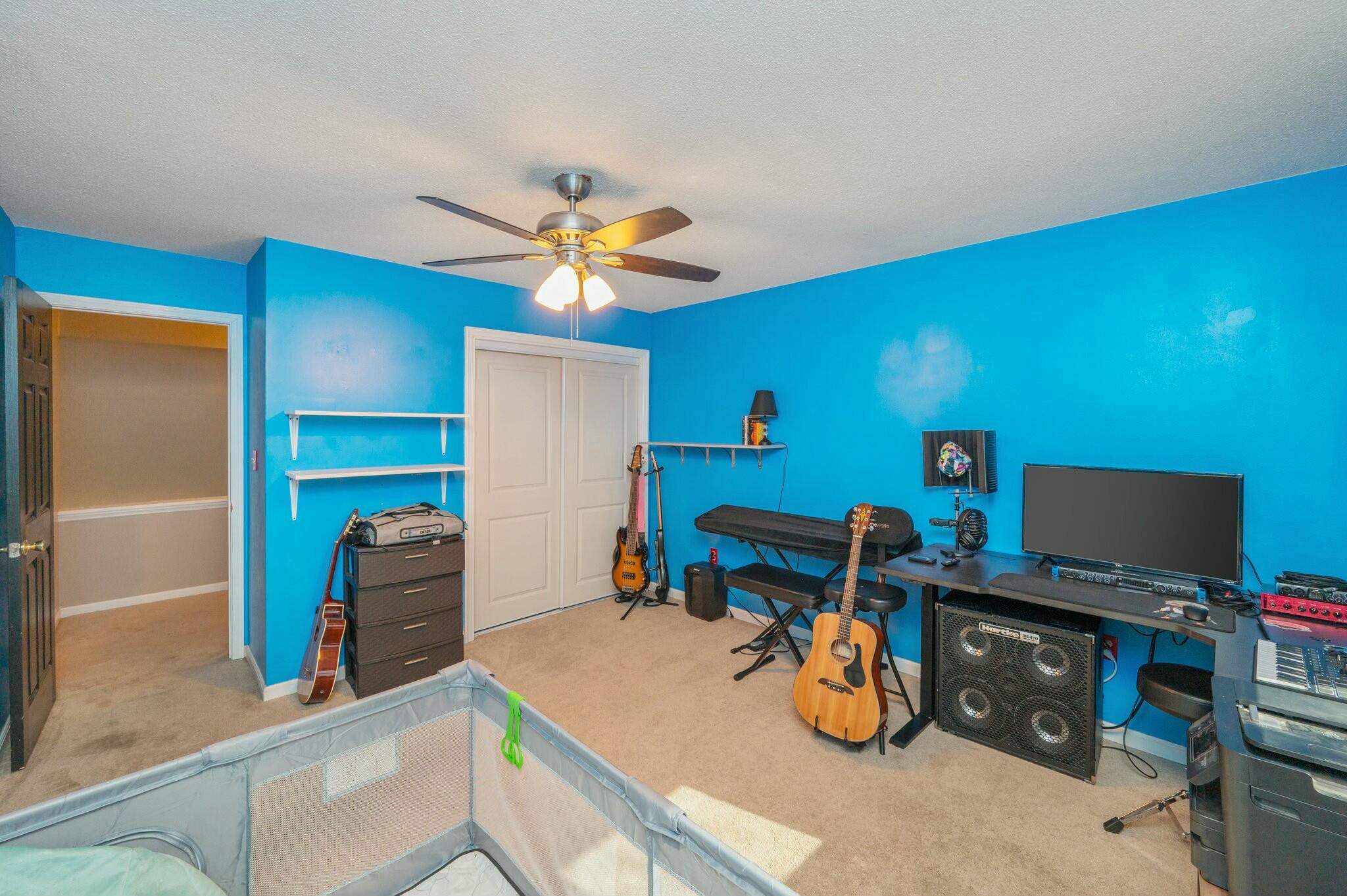 CLOVERDALE LAKE - Residential
