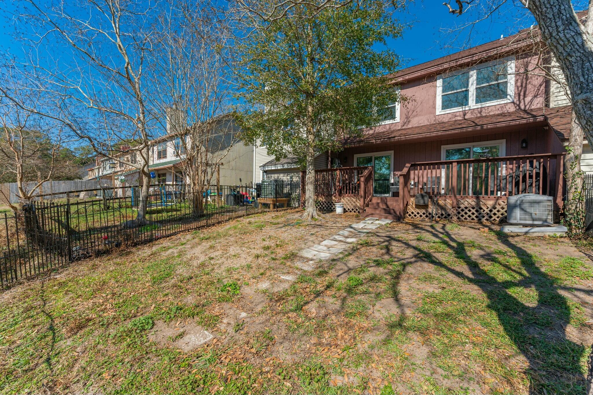 CLOVERDALE LAKE - Residential