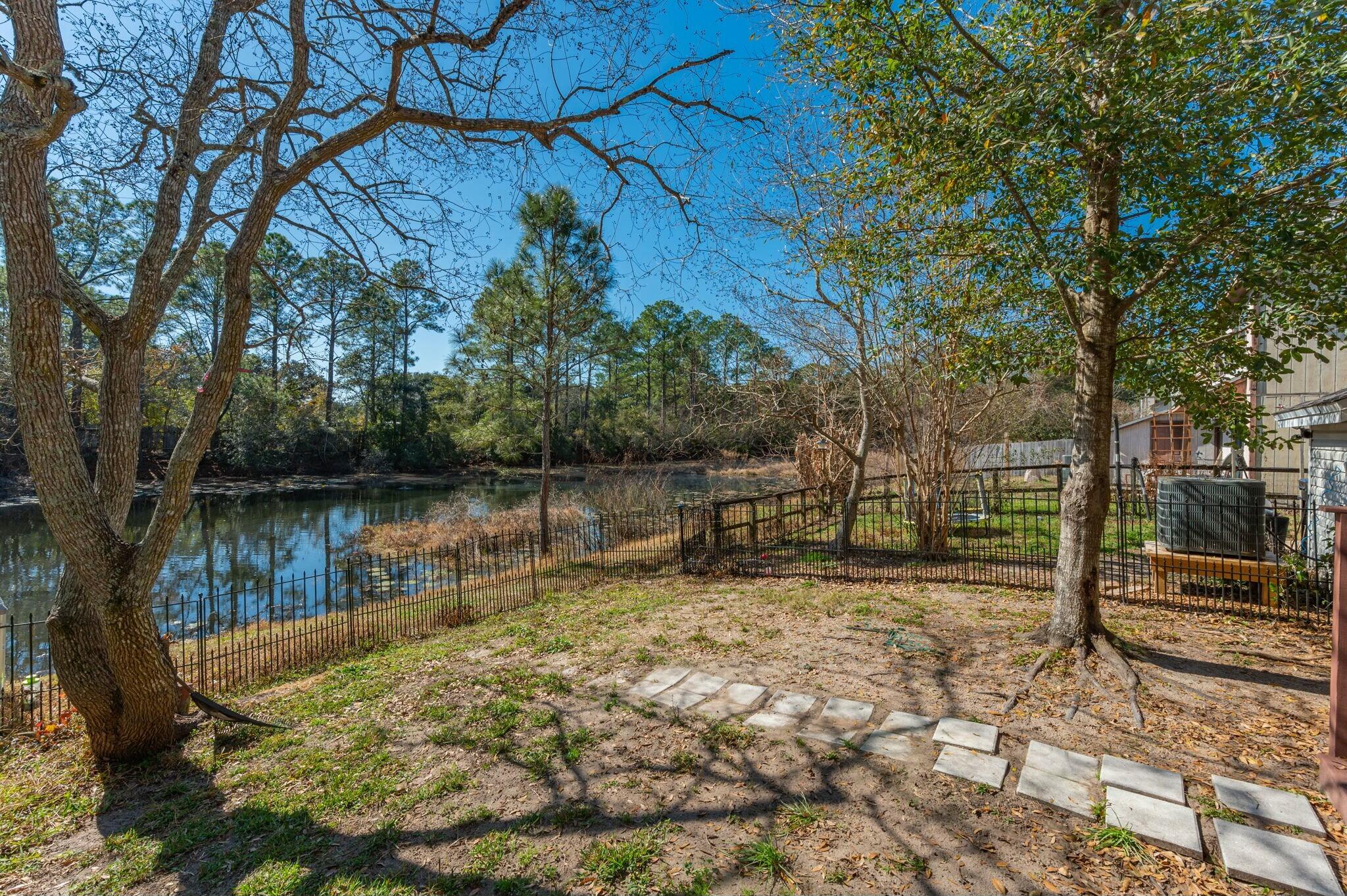 CLOVERDALE LAKE - Residential