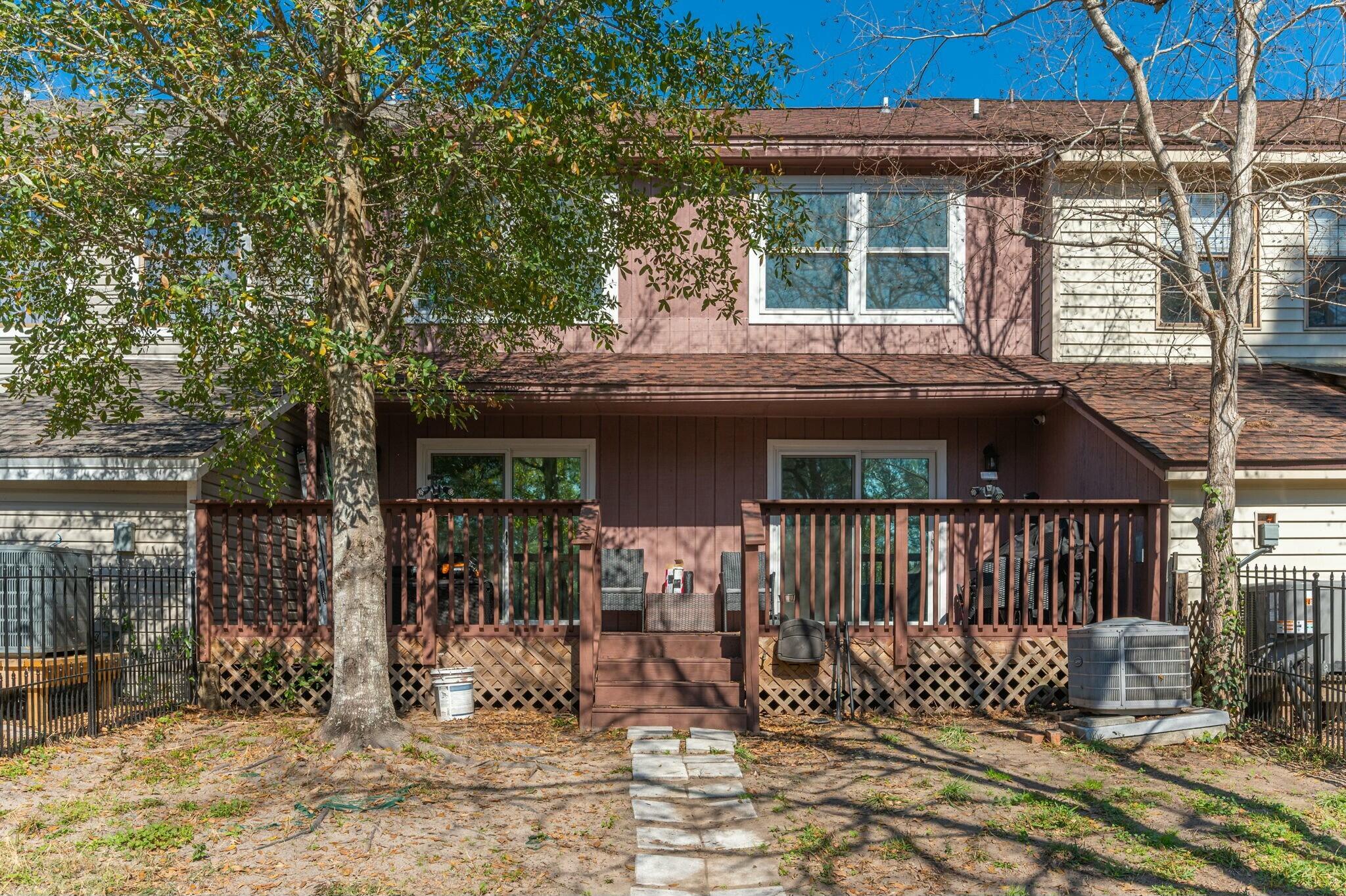 CLOVERDALE LAKE - Residential