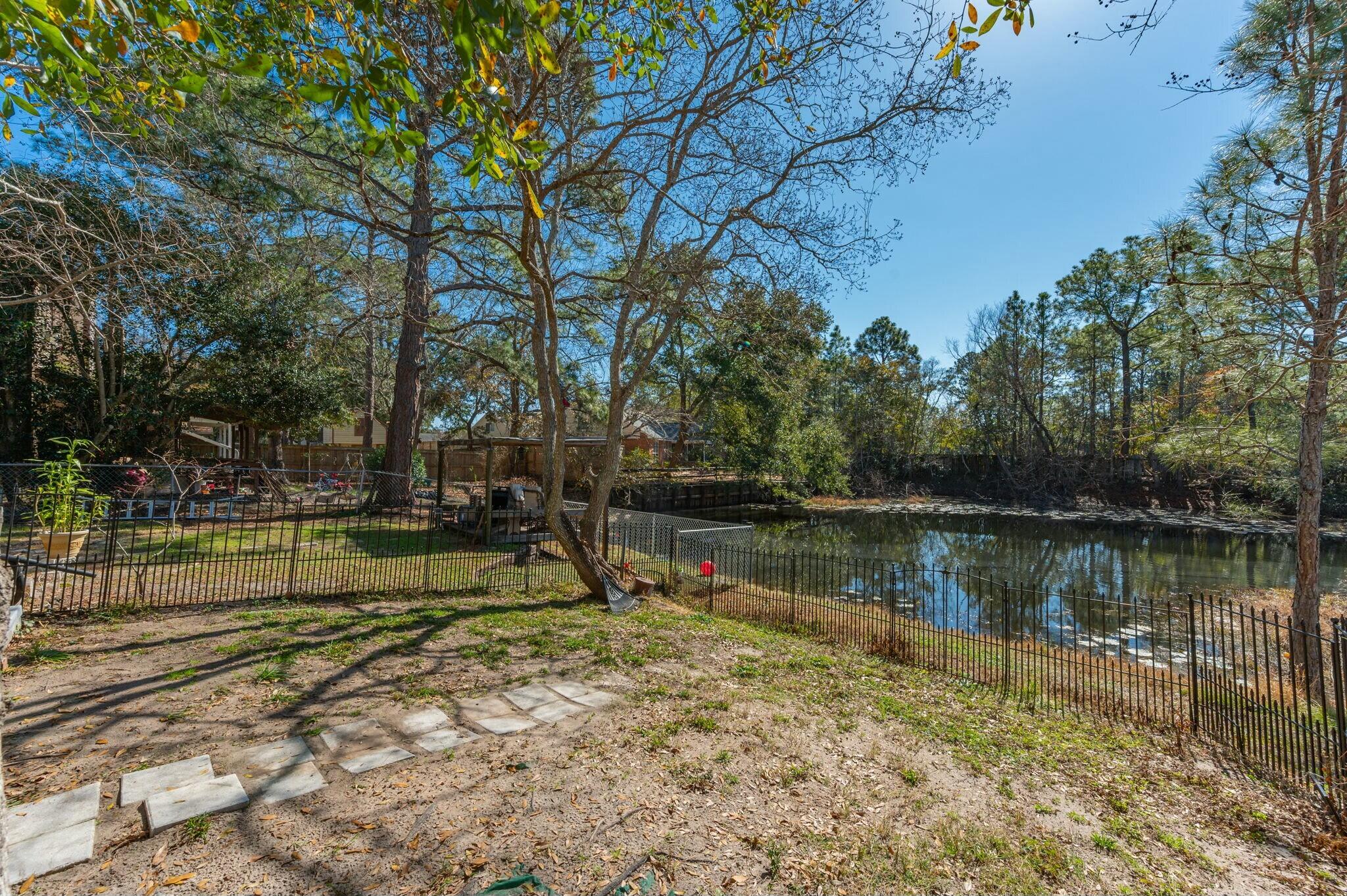 CLOVERDALE LAKE - Residential