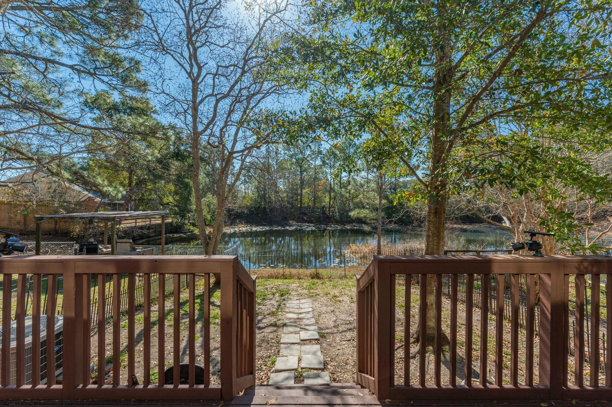 CLOVERDALE LAKE - Residential