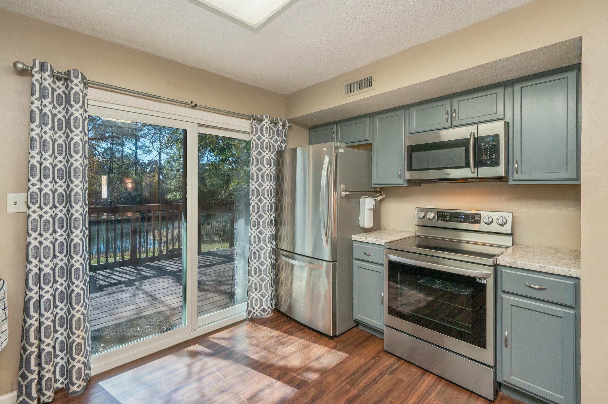 CLOVERDALE LAKE - Residential