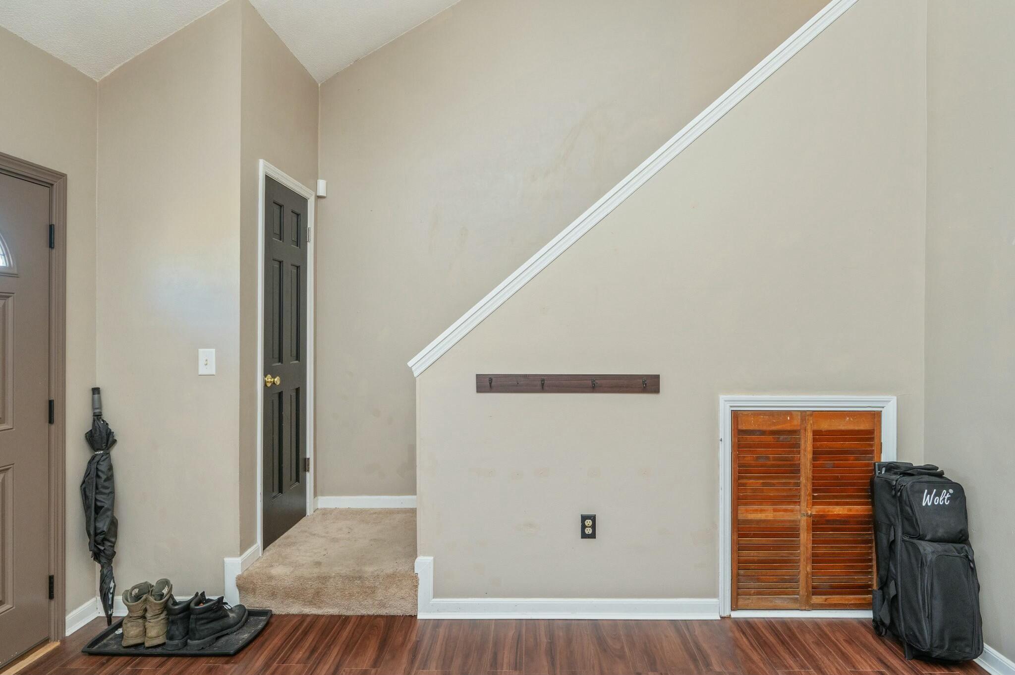 CLOVERDALE LAKE - Residential
