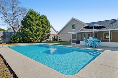 Photo of 155 Long Pointe Drive, Mary Esther, FL 32569 (MLS # 991392)