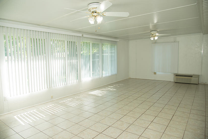 OAK TREE PARK - Residential Lease