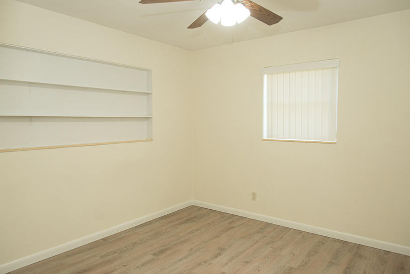 OAK TREE PARK - Residential Lease