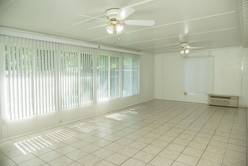 OAK TREE PARK - Residential Lease