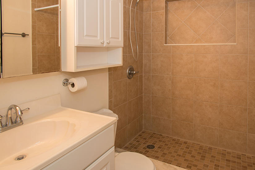 OAK TREE PARK - Residential Lease