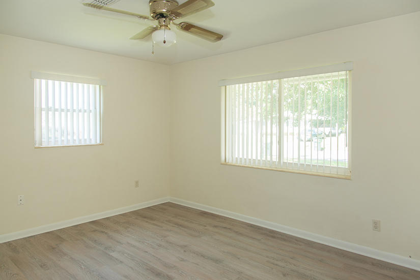 OAK TREE PARK - Residential Lease