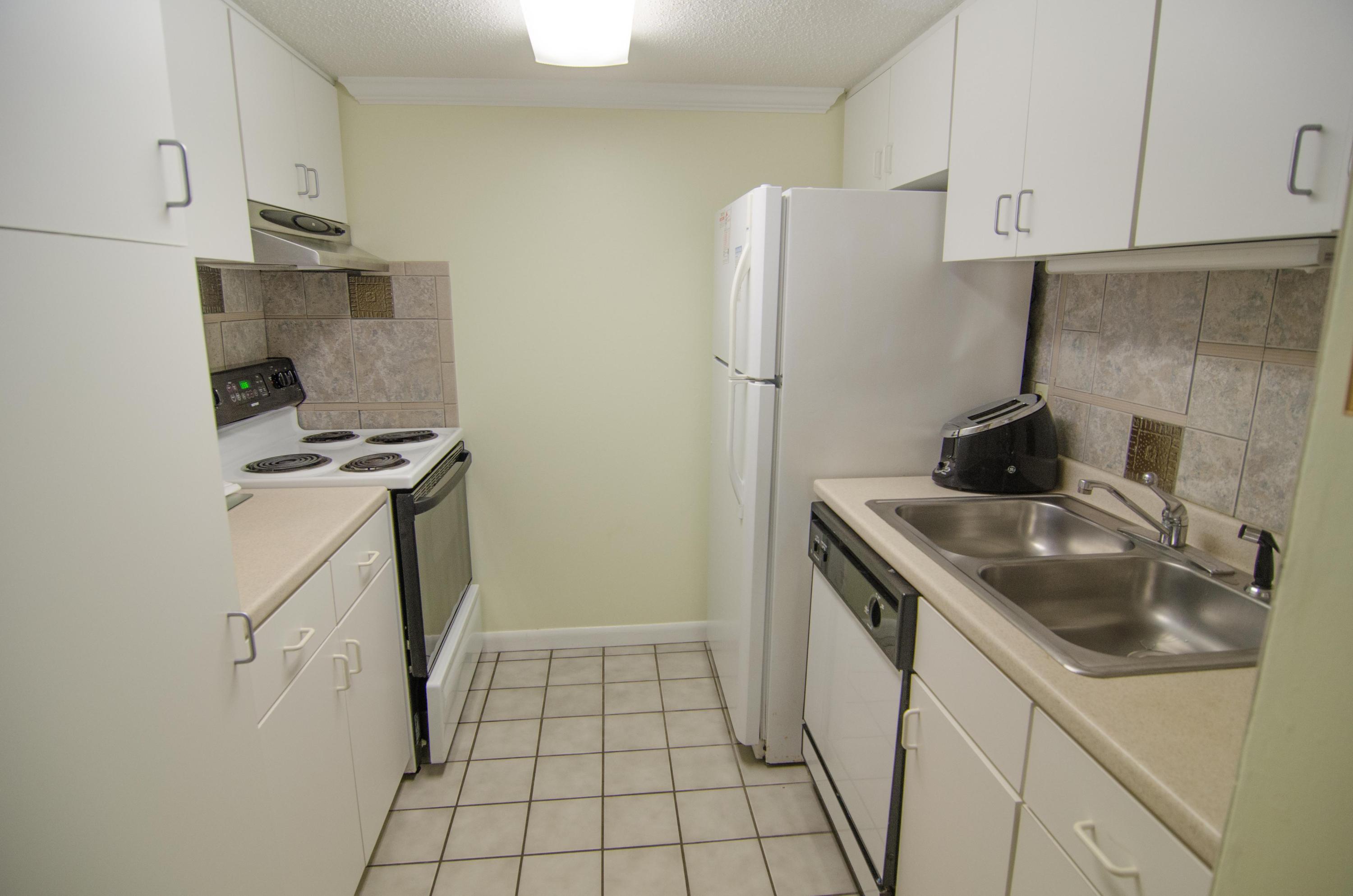 HOLIDAY SURF & RACQUET CLUB - Residential