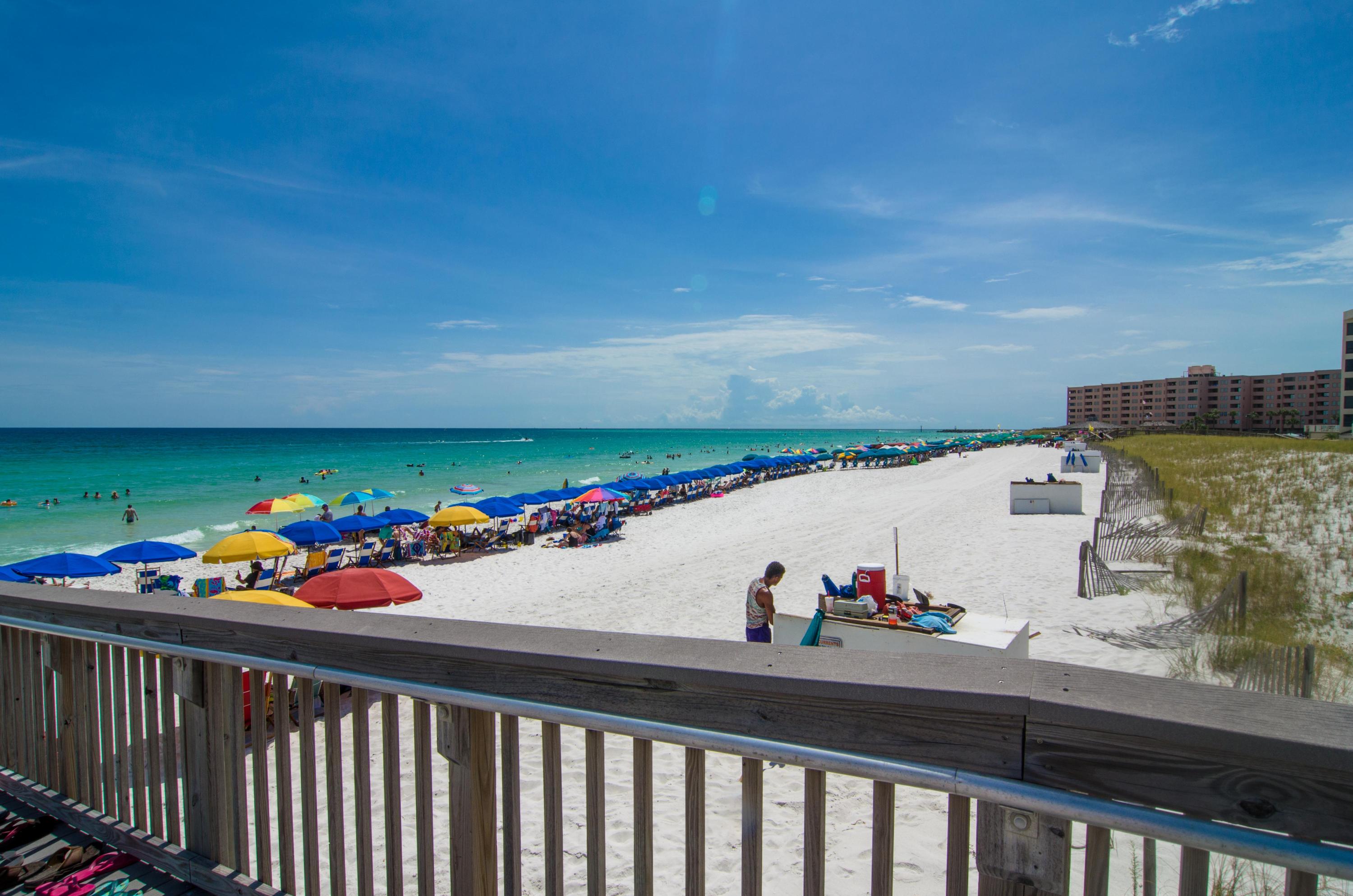 HOLIDAY SURF & RACQUET CLUB - Residential