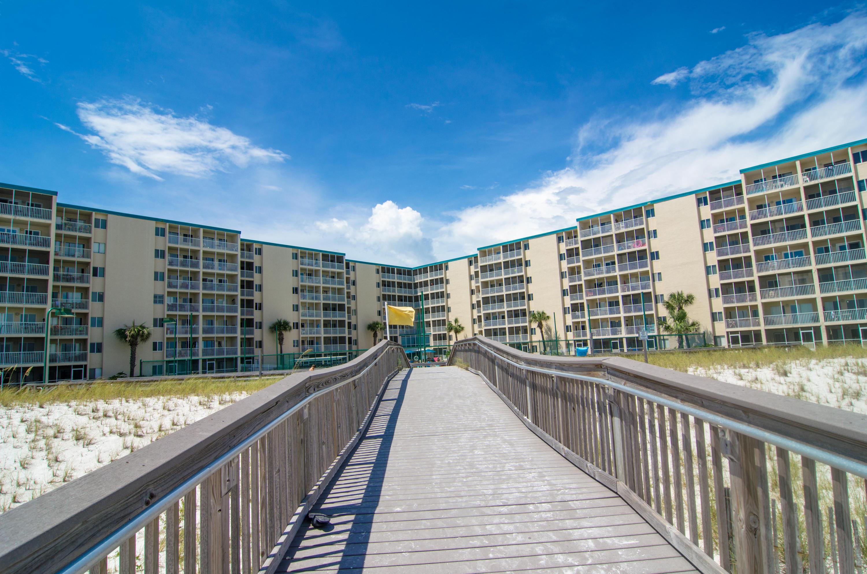 HOLIDAY SURF & RACQUET CLUB - Residential