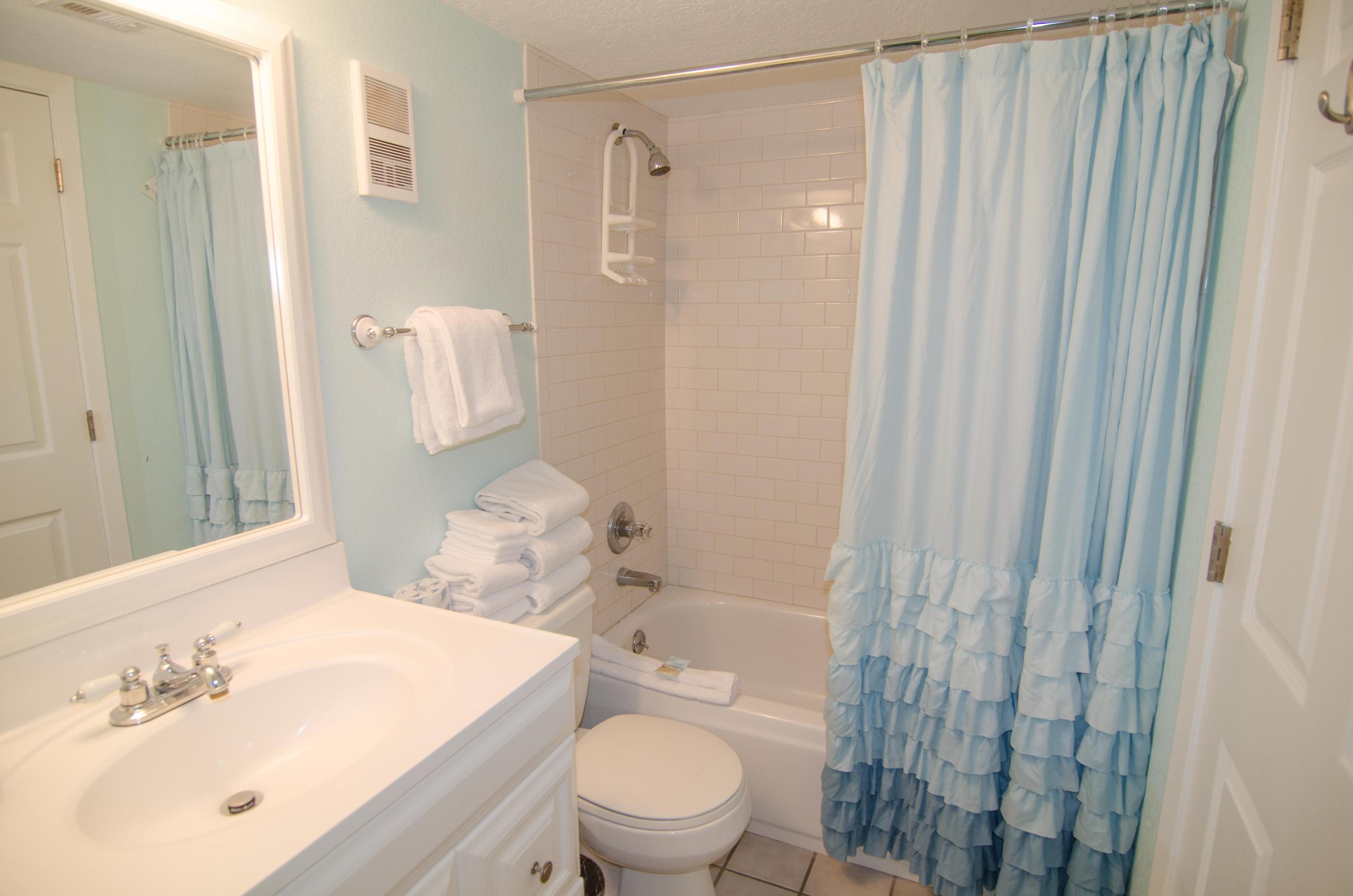 HOLIDAY SURF & RACQUET CLUB - Residential