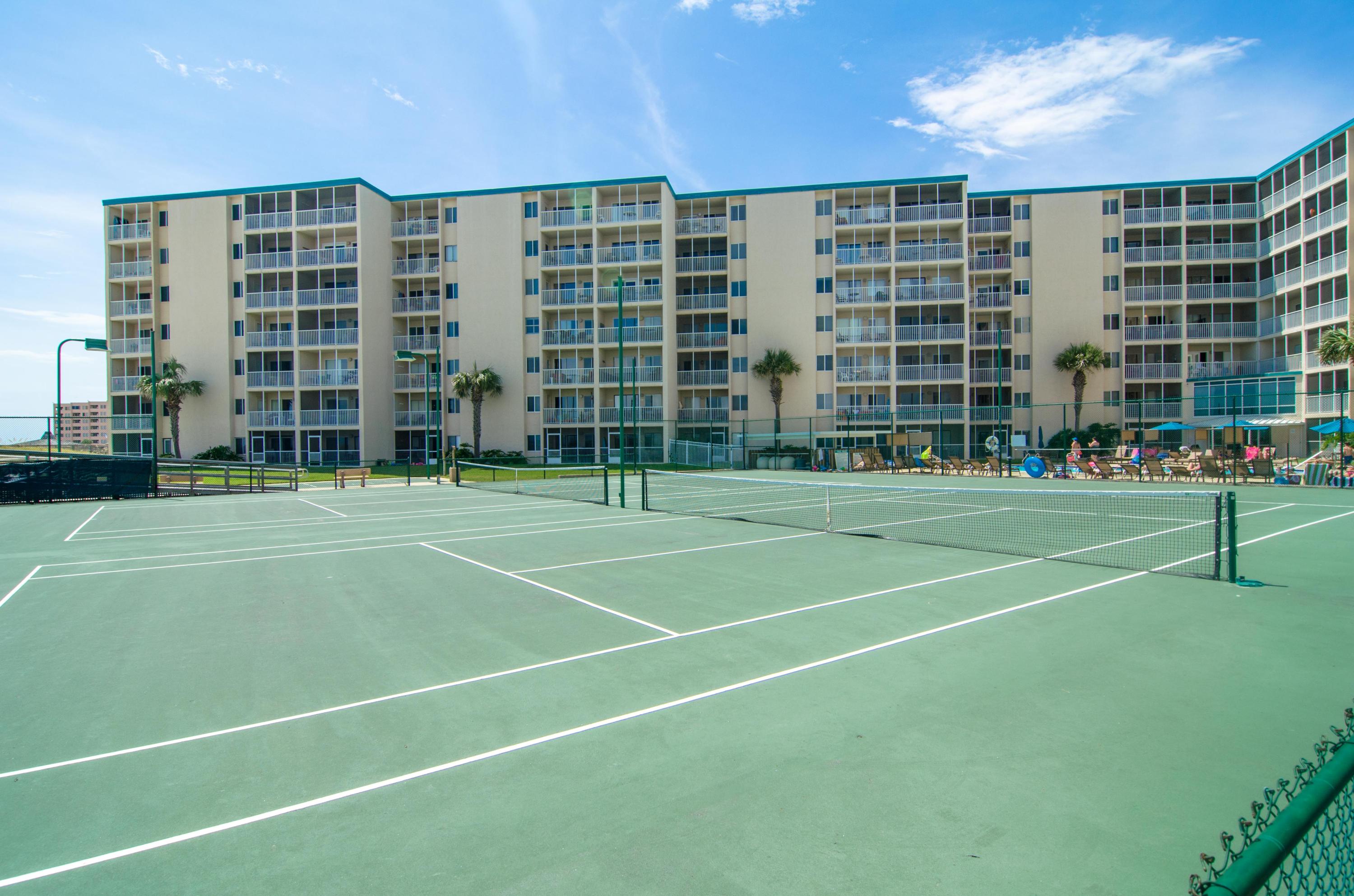 HOLIDAY SURF & RACQUET CLUB - Residential