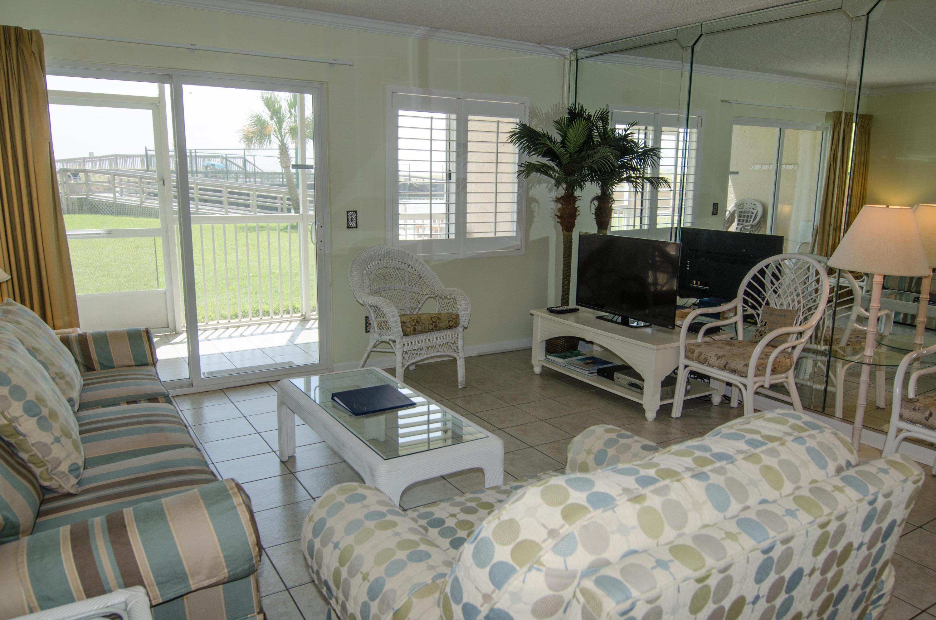 HOLIDAY SURF & RACQUET CLUB - Residential