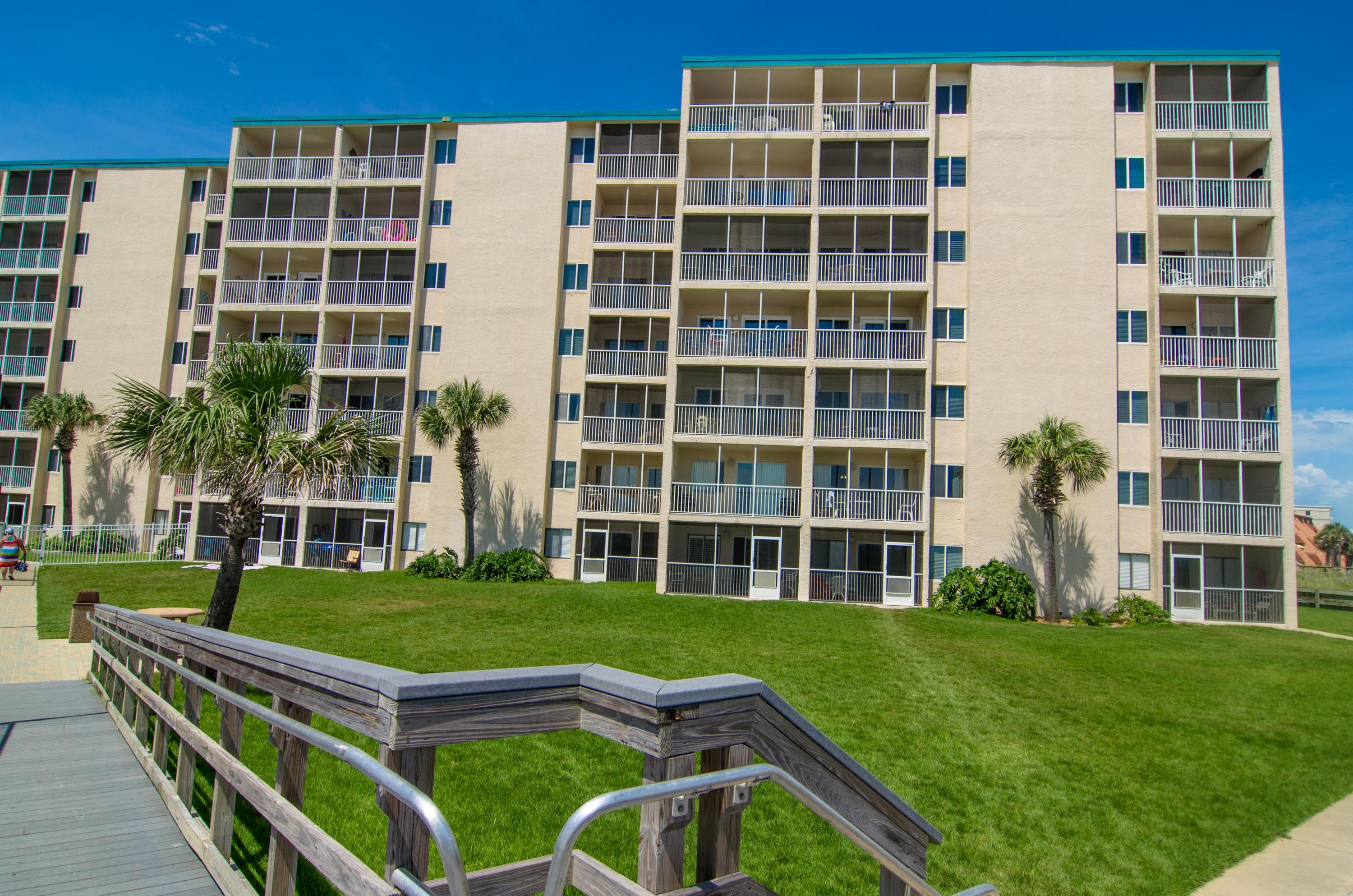 HOLIDAY SURF & RACQUET CLUB - Residential