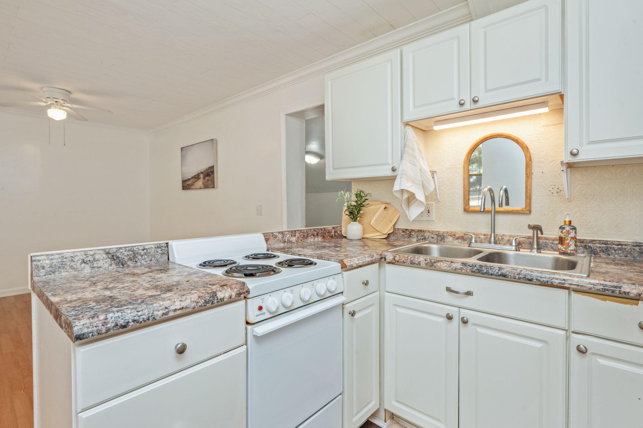 MORRIS ADDN TO CRESTVIEW - Residential