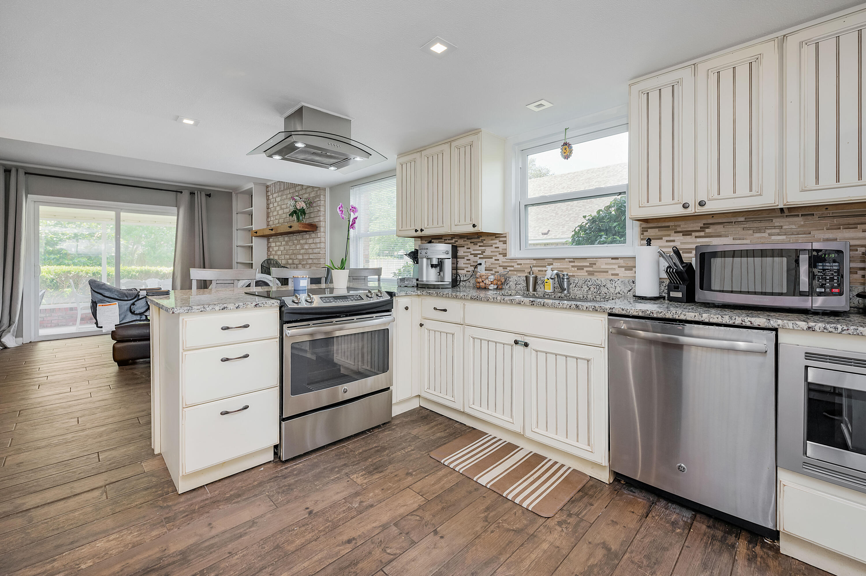 BAYOU POQUITO - Residential