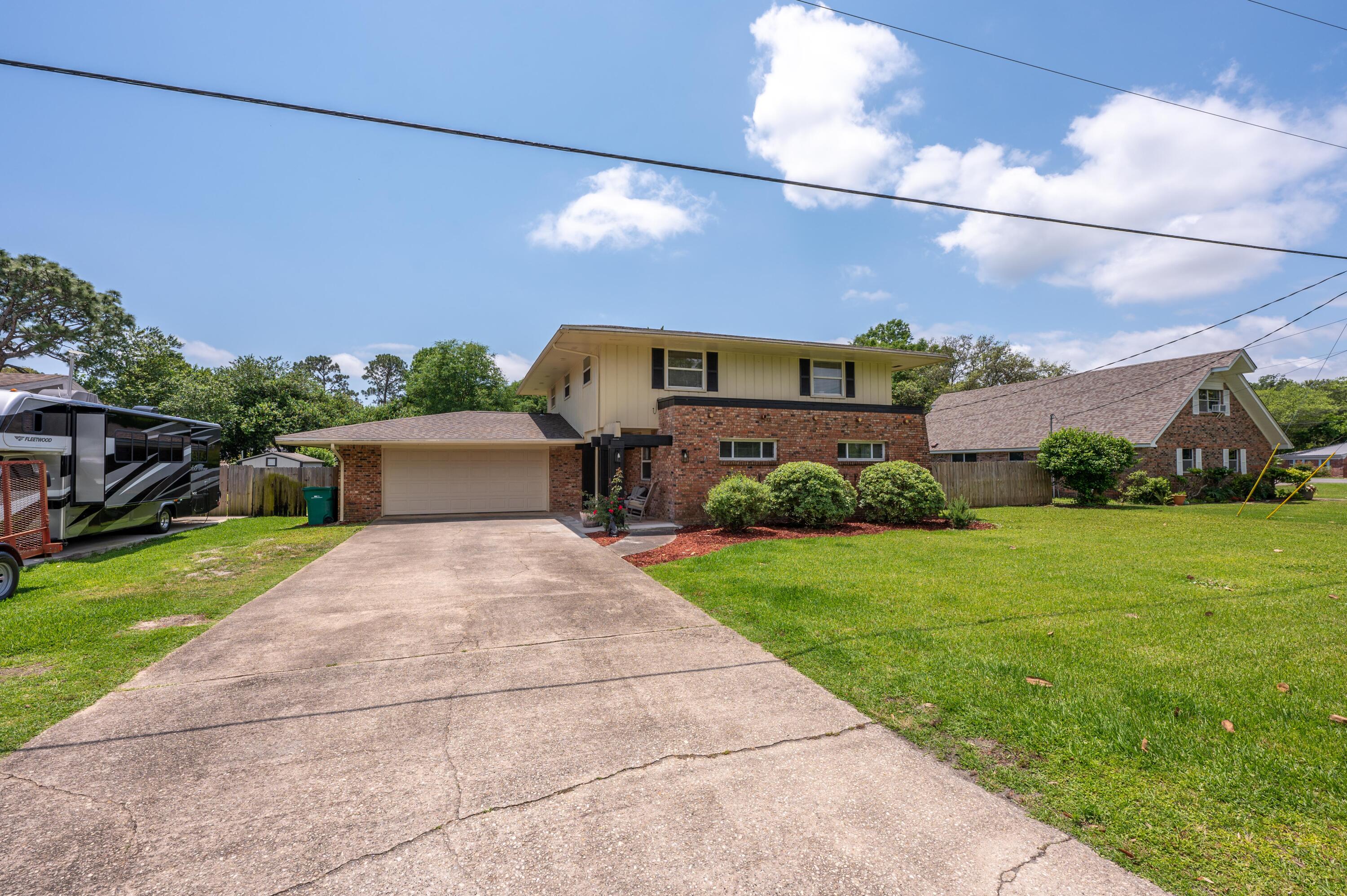 BAYOU POQUITO - Residential