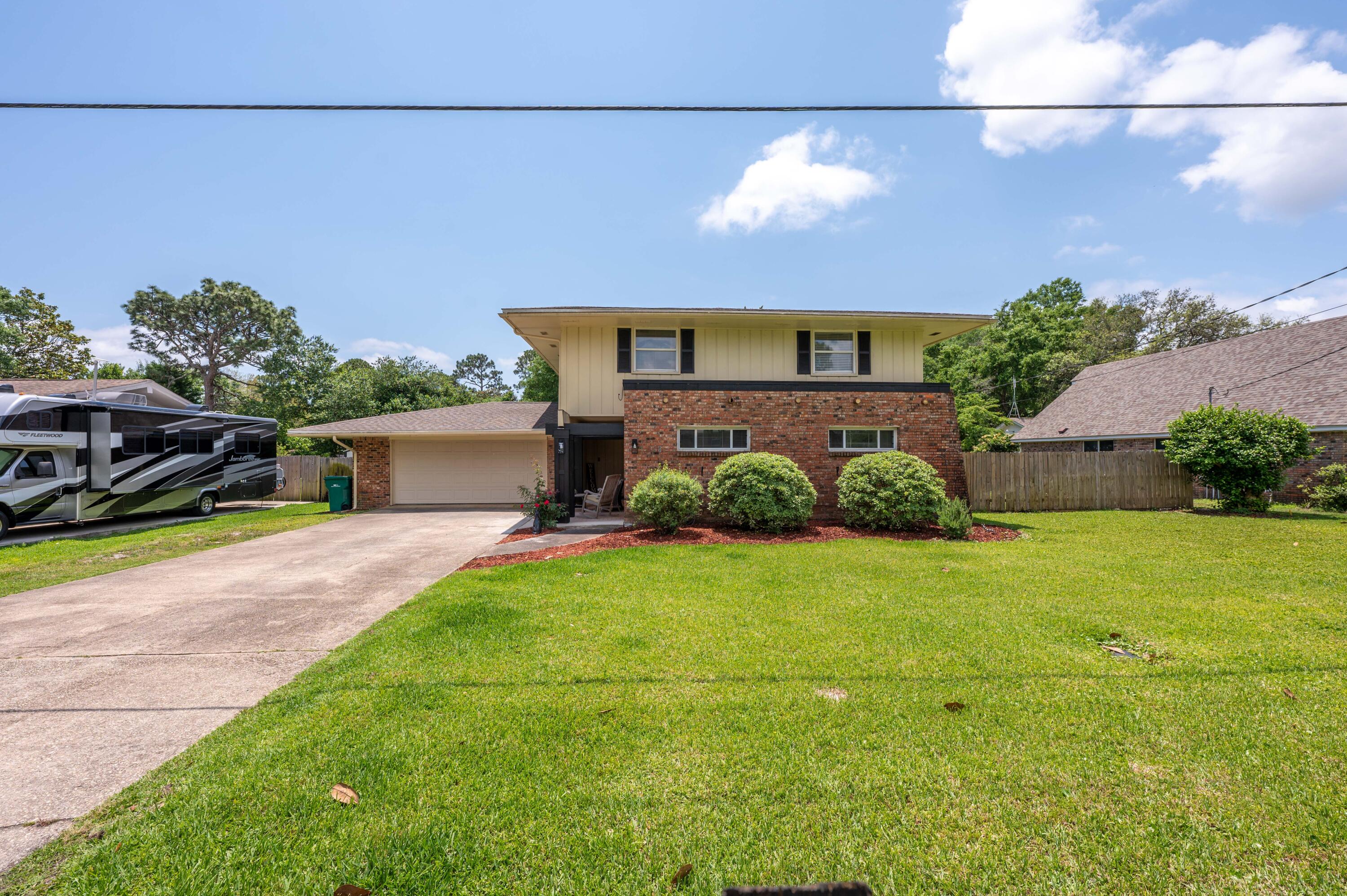 BAYOU POQUITO - Residential