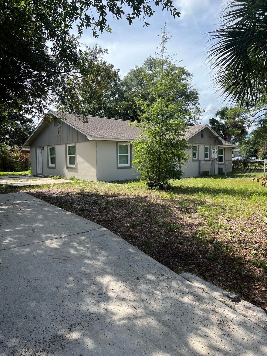 Recently updated 2 bedroom, 1 bathroom duplex with spacious kitchen and fenced property.   This duplex is centrally located in the heart of Fort Walton Beach near both Hurlburt and Eglin AFB.  Unit also has central heat and air as well as inside washer/dryer connections (can only accommodate a stackable unit).   

*Individual units may vary slightly from pictures.